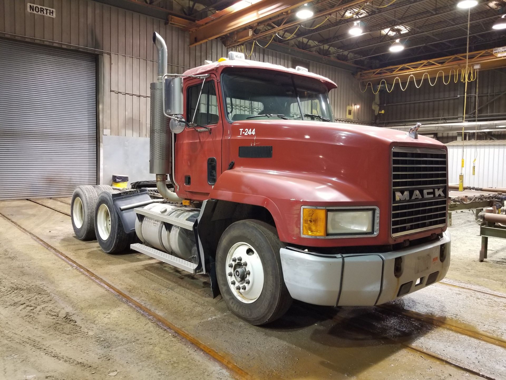 2003 MACK TRUCK TRACTOR, AIR RIDE SUSPENSION, TANDEM AXLE, EATON FULLER 10 SPEED TRANSMISSION