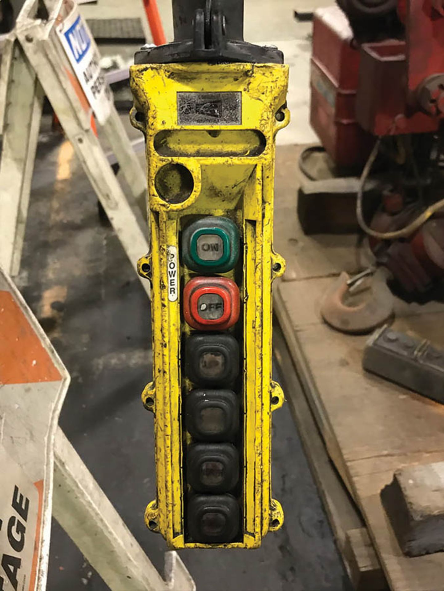 KONE CRANE 10-TON ELECTRIC CABLE HOIST, MODEL CXT500 W/ 6-BUTTON PENDANT, (MOUNTED TO LOT 195) - Image 4 of 4