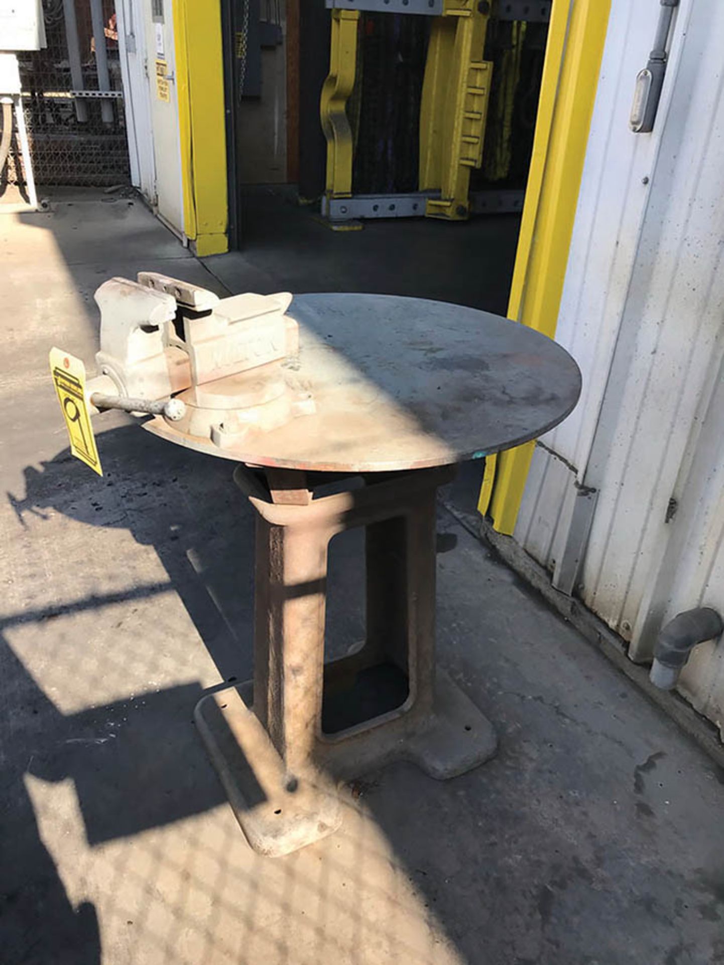 32'' ROUND STEEL TABLE, W/ WILTON 5'' BENCH VISE - Image 4 of 4