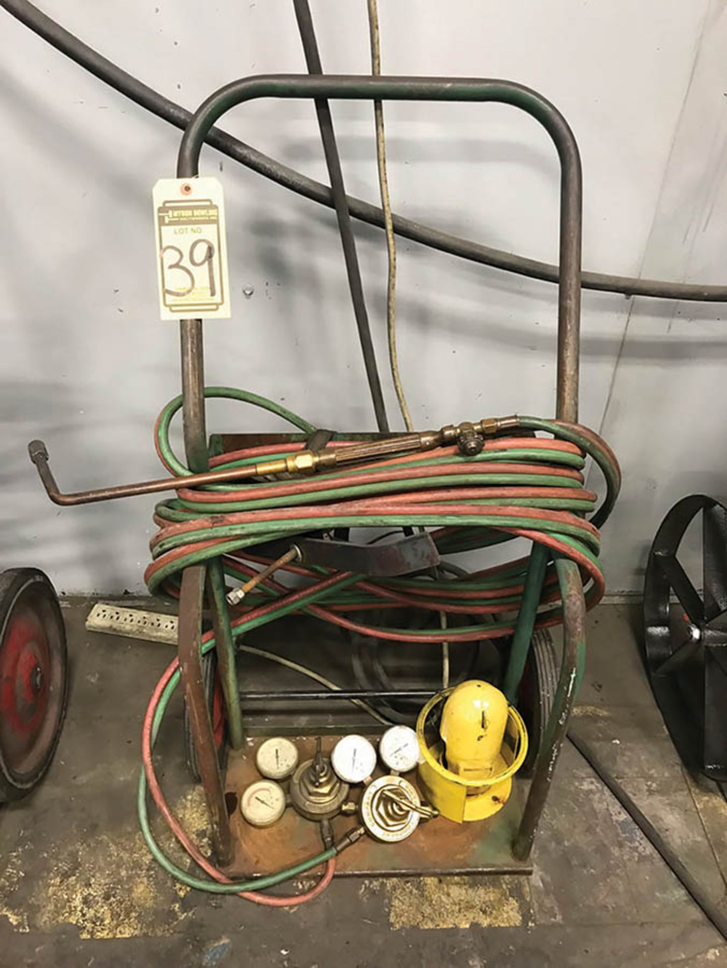 2-CYLINDER TORCH CART, W/ TORCH HOSE, TORCH, & (2) REGULATORS