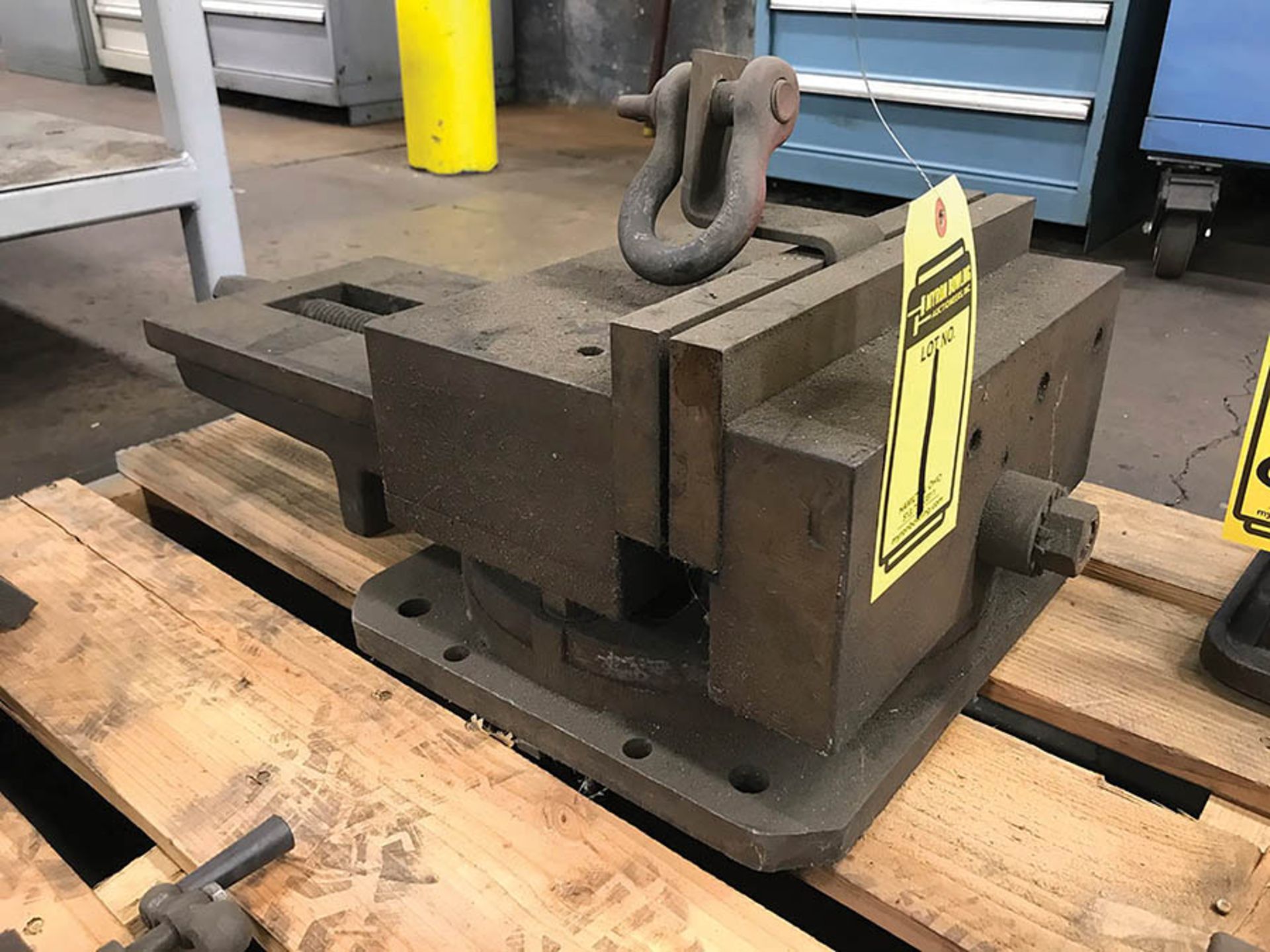 13'' MACHINE VISE W/ ROTARY BASE - Image 3 of 3