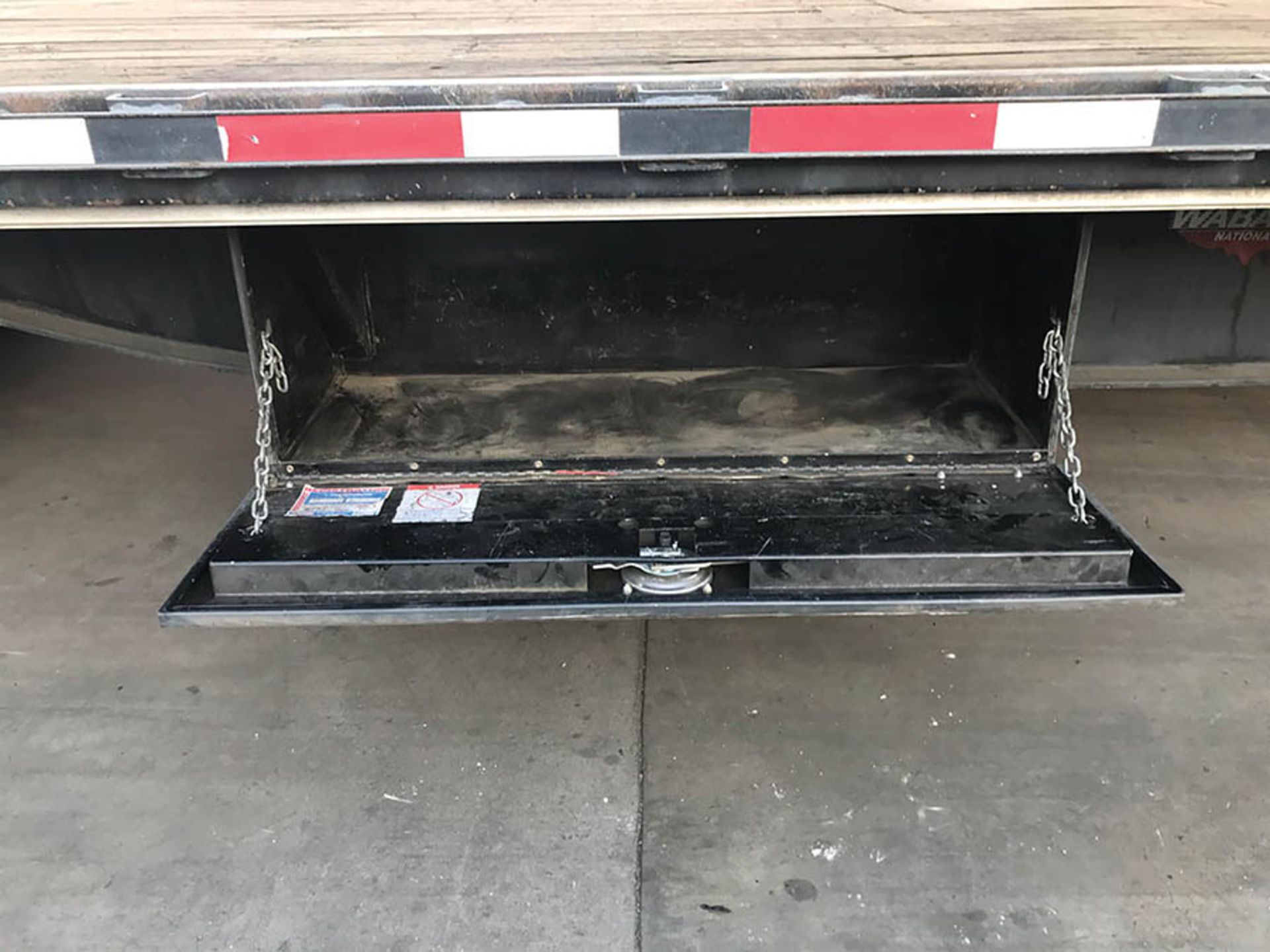 WABASH STEP-DECK TRAILER, MODEL DS-550-F2, 34'' X 102'', CUSTOM BED POCKETS FOR HAULING LARGE - Image 6 of 11