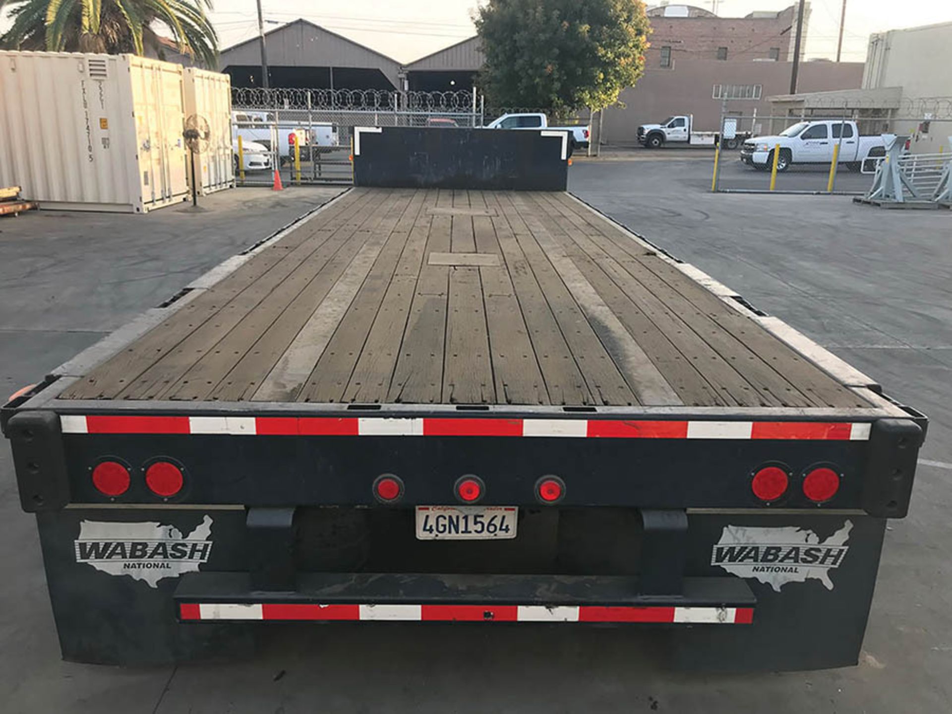 WABASH STEP-DECK TRAILER, MODEL DS-550-F2, 34'' X 102'', CUSTOM BED POCKETS FOR HAULING LARGE - Image 3 of 11