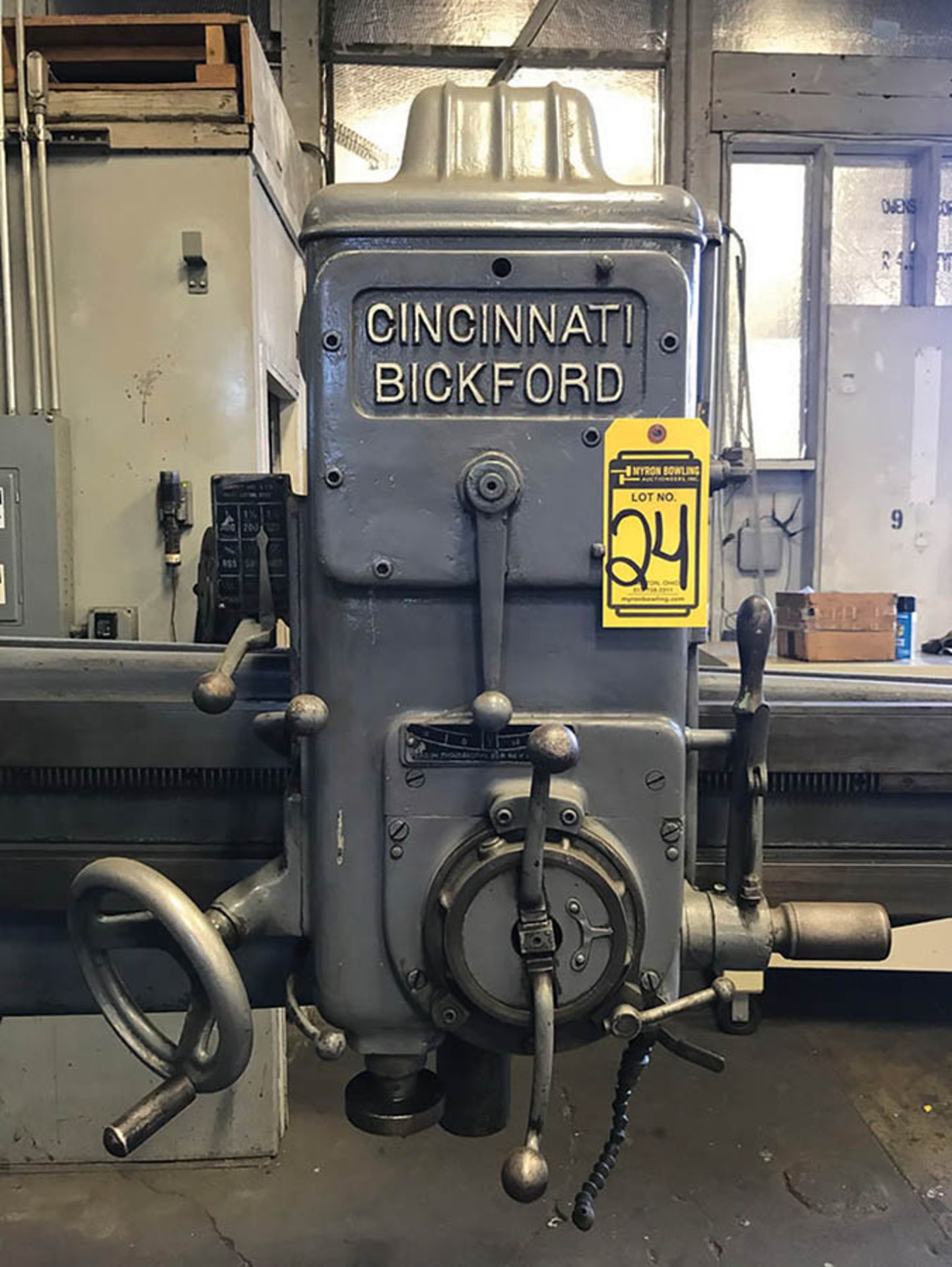 CINCINNATI BICKFORD RADIAL ARM DRILL, MODEL 9X48, 9'' COLUMN, 48'' ARM, 125-2500 SPINDLE RPM, 3 - Image 3 of 6