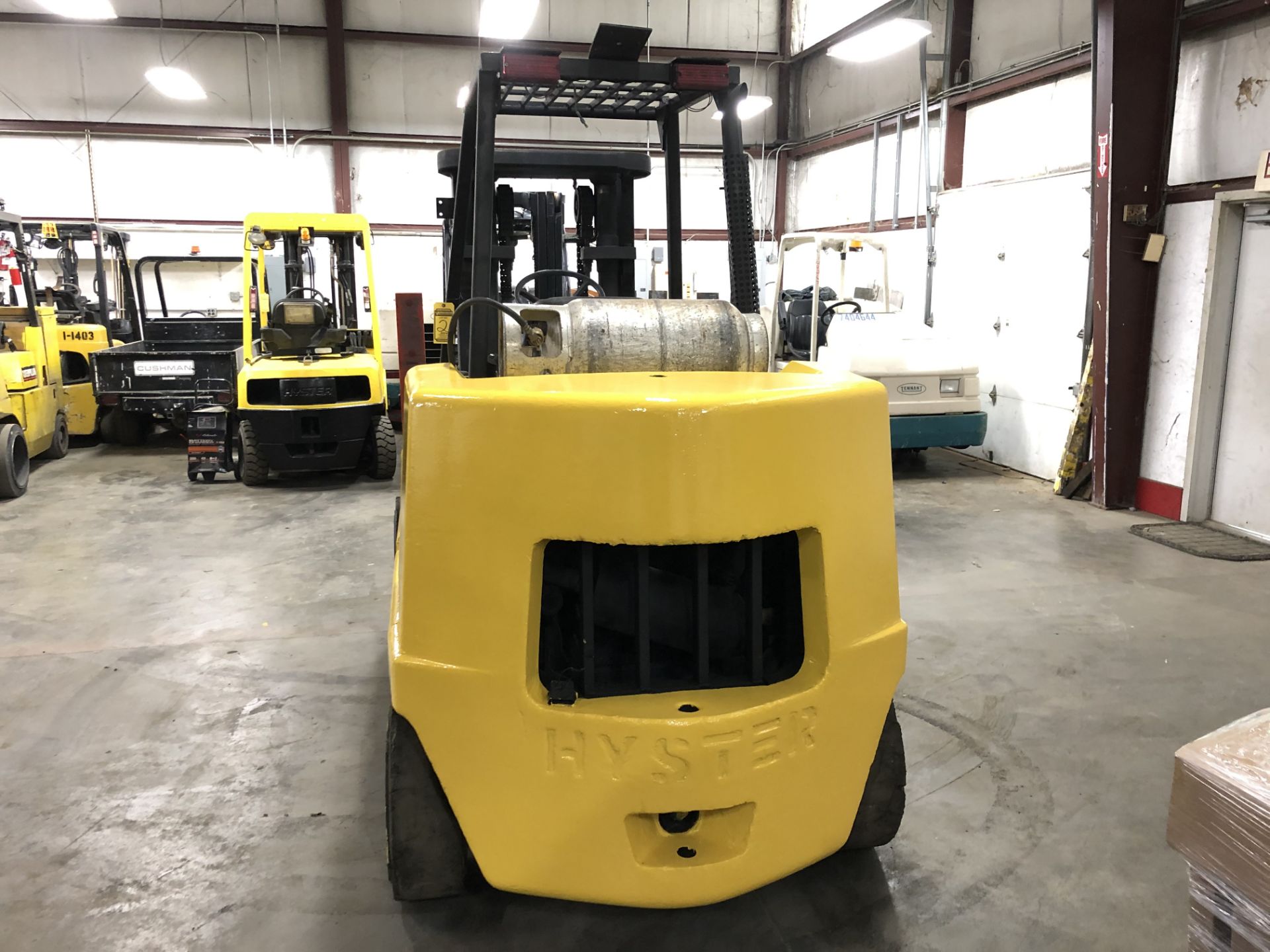 2003 HYSTER 15,500-LB. CAPACITY FORKLIFT, MODEL: S155XL, S/N: B024V02271A, LPG, SOLID TIRES, 2-SPEED - Image 4 of 5