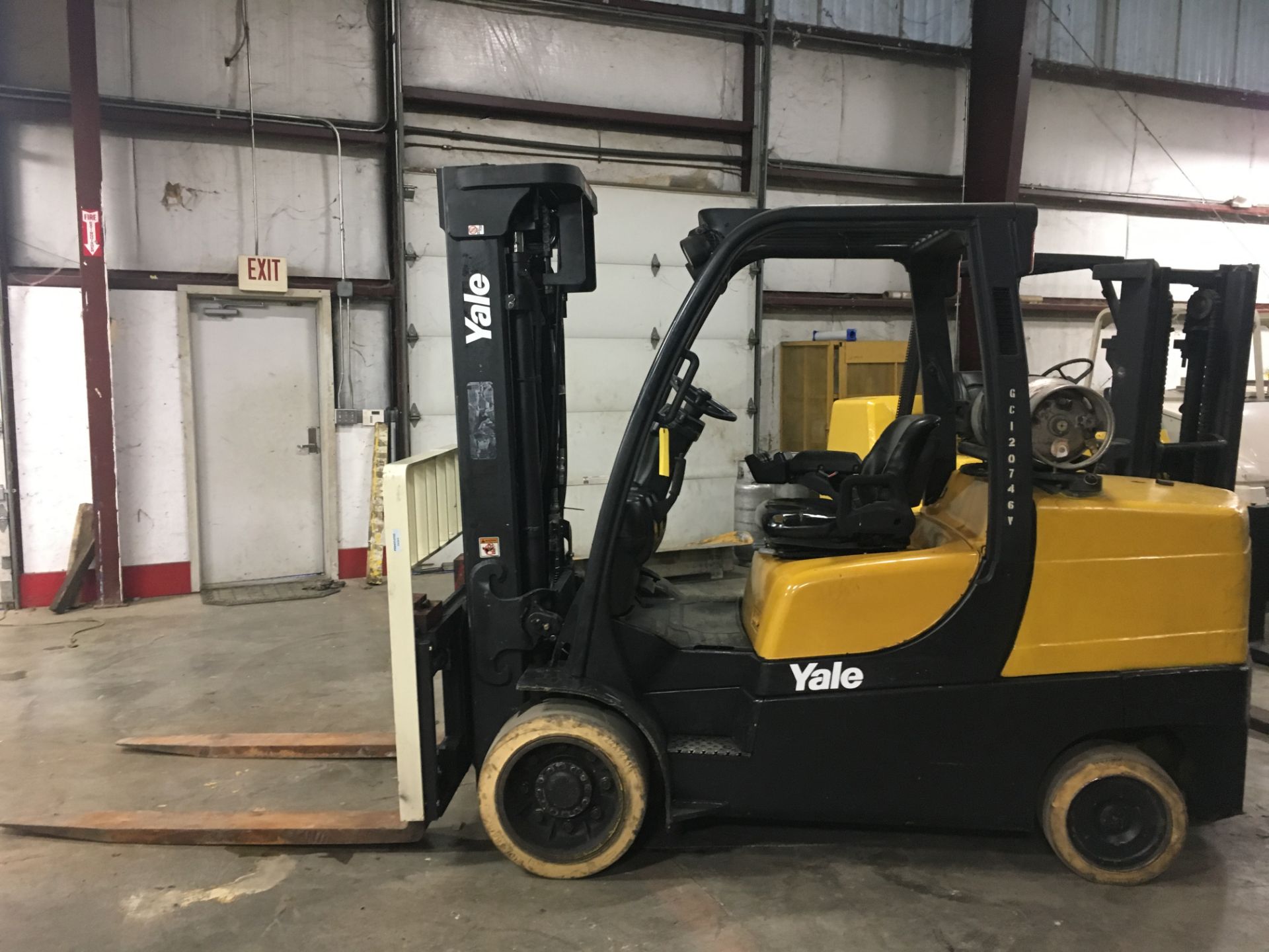 2006 YALE 12,000-LB. CAPACITY FORKLIFT, MODEL: GLC120VX, LPG, SOLID TIRES, 3-STAGE MAST, 9,483 HOURS