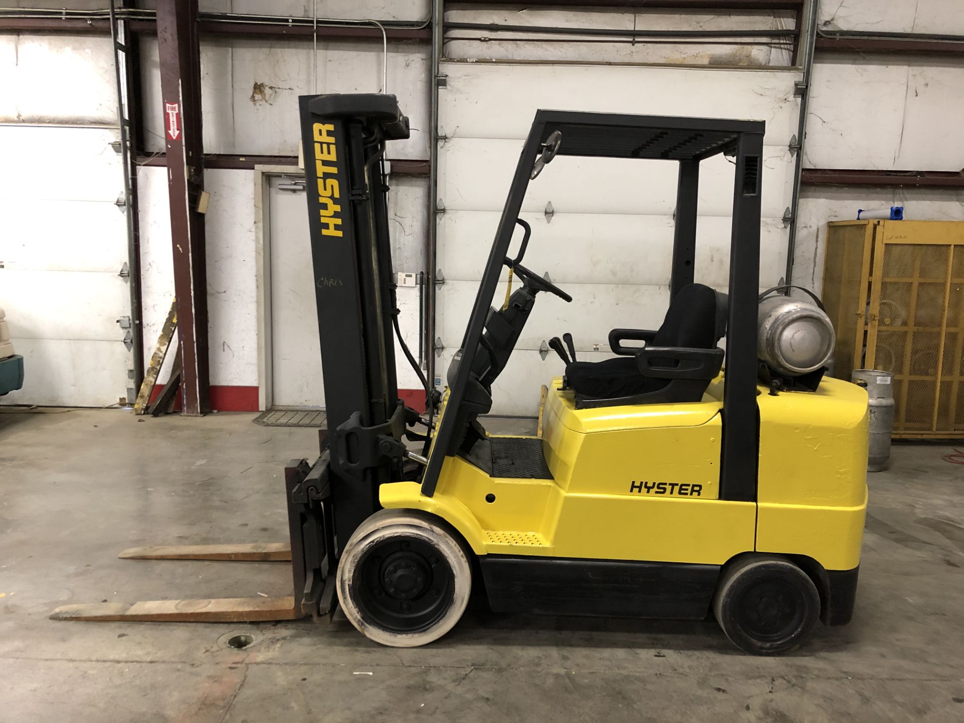 HYSTER 6,000-LB., MODEL: S60XM, S/N: D187V13628W, LPG, LEVER SHIFT TRANSMISSION, SOLID TIRES, 126”