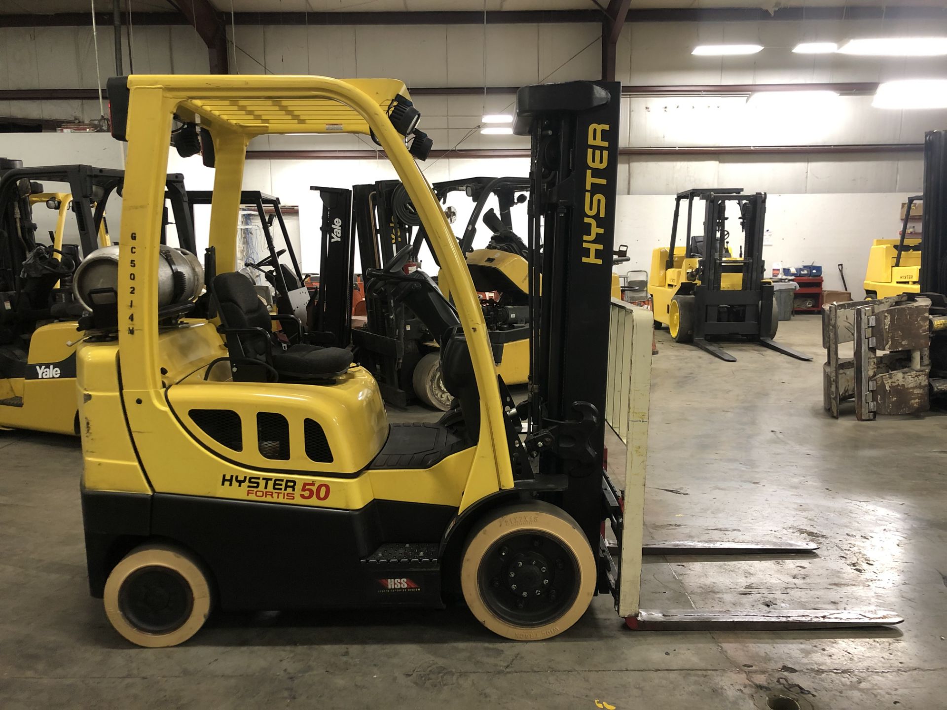 2014 HYSTER 5,000-lb., Model: S50FT, LPG, Solid Tires, 3-Stage Mast, Sideshift, 42” Forks, 8,043 HRS - Image 3 of 5