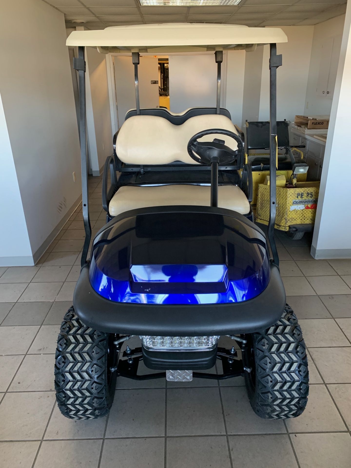 2014 CLUB CAR PRECEDENT ELECTRIC GOLF CART, WITH 48V CHARGER, 4-PASSENGER FOLD DOWN SEAT, LIFT KIT - Image 2 of 6