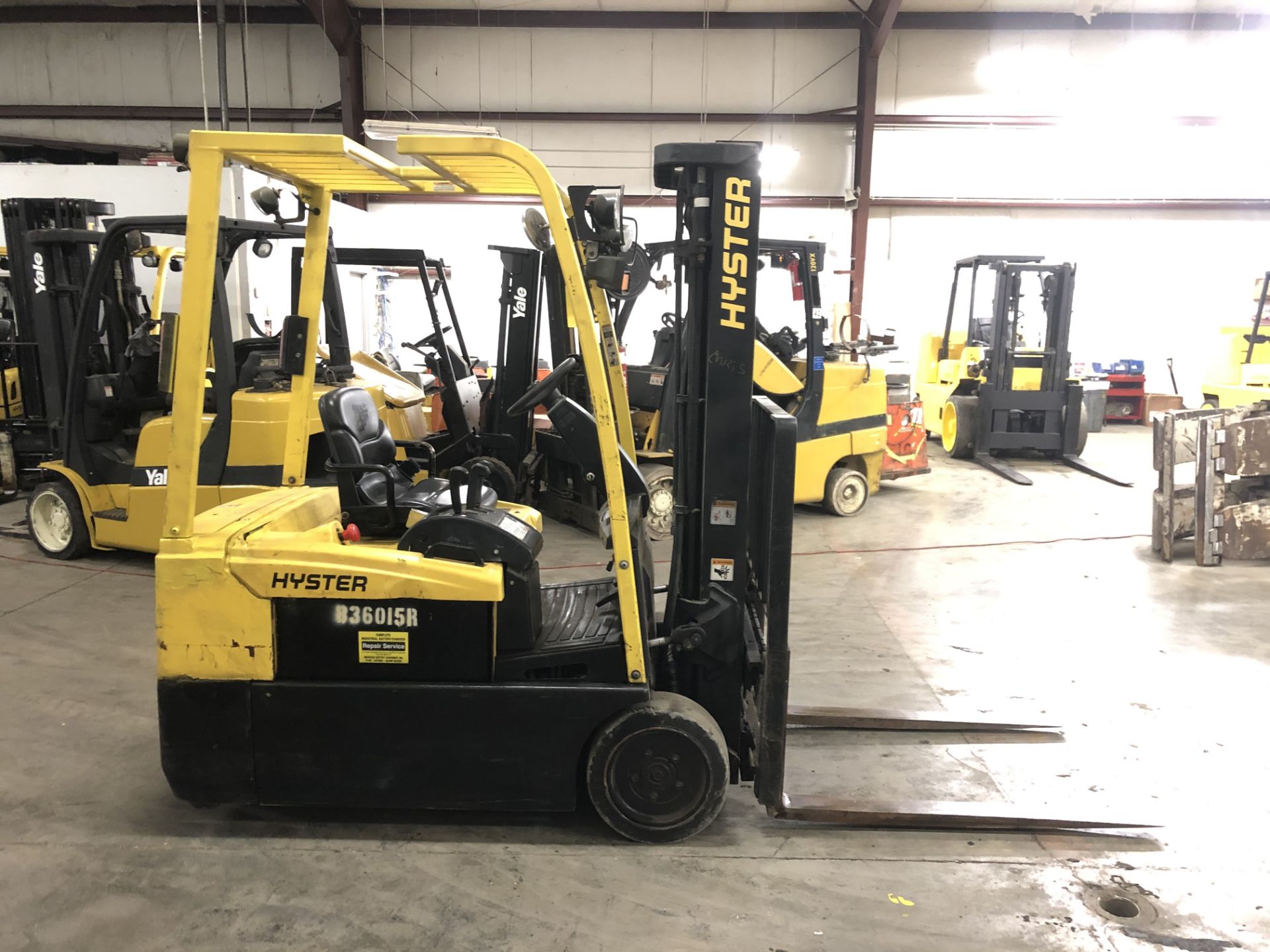 HYSTER 4,000-LB. CAP FORKLIFT, MOD: J40ZT, 36V, 3-STAGE MAST, SIDESHIFT, SHOWING 72 TRACTION HOURS - Image 3 of 5