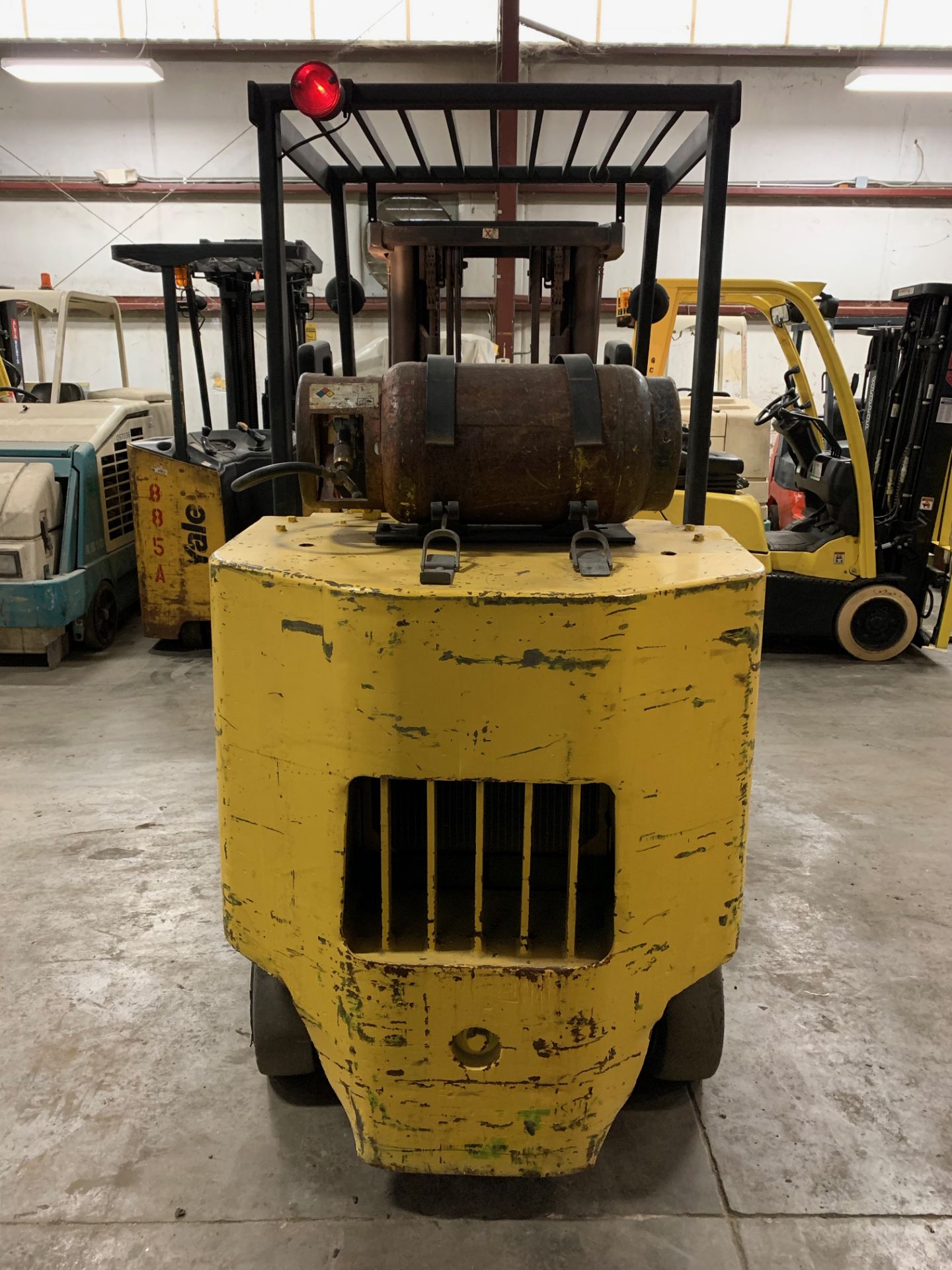 CLARK 10,000-LB. CAPACITY FORKLIFT, MODEL: C500-S100, S/N: 685-0101–6655KOF, 3-STAGE MAST, 1,494 HRS - Image 4 of 6