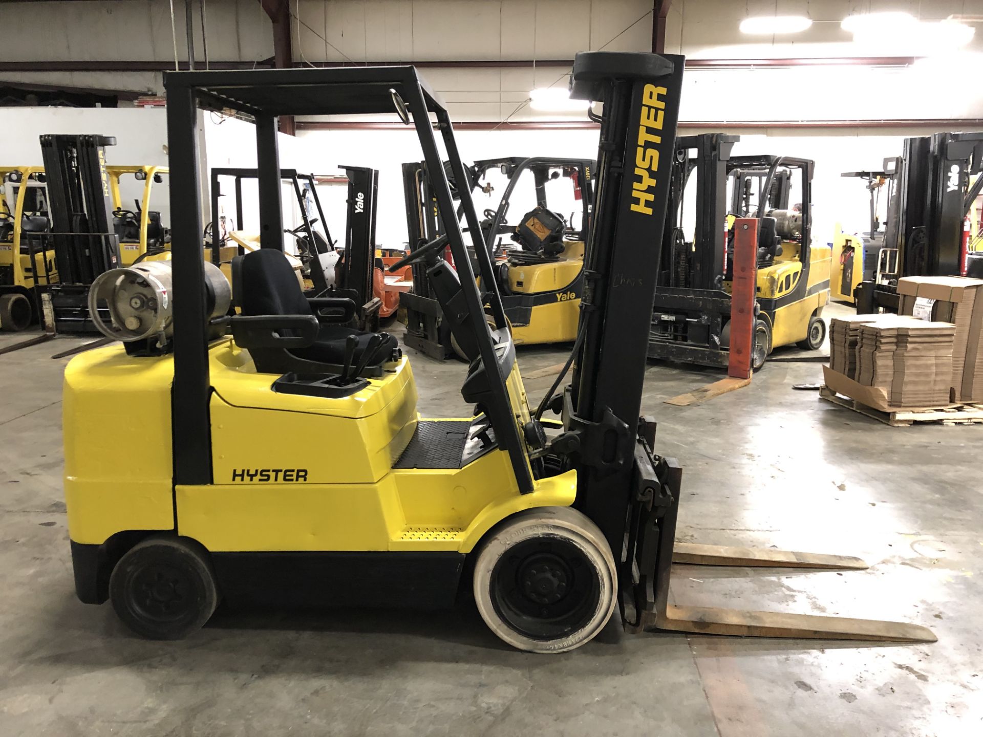 HYSTER 6,000-LB., MODEL: S60XM, S/N: D187V13628W, LPG, LEVER SHIFT TRANSMISSION, SOLID TIRES, 126” - Image 3 of 5