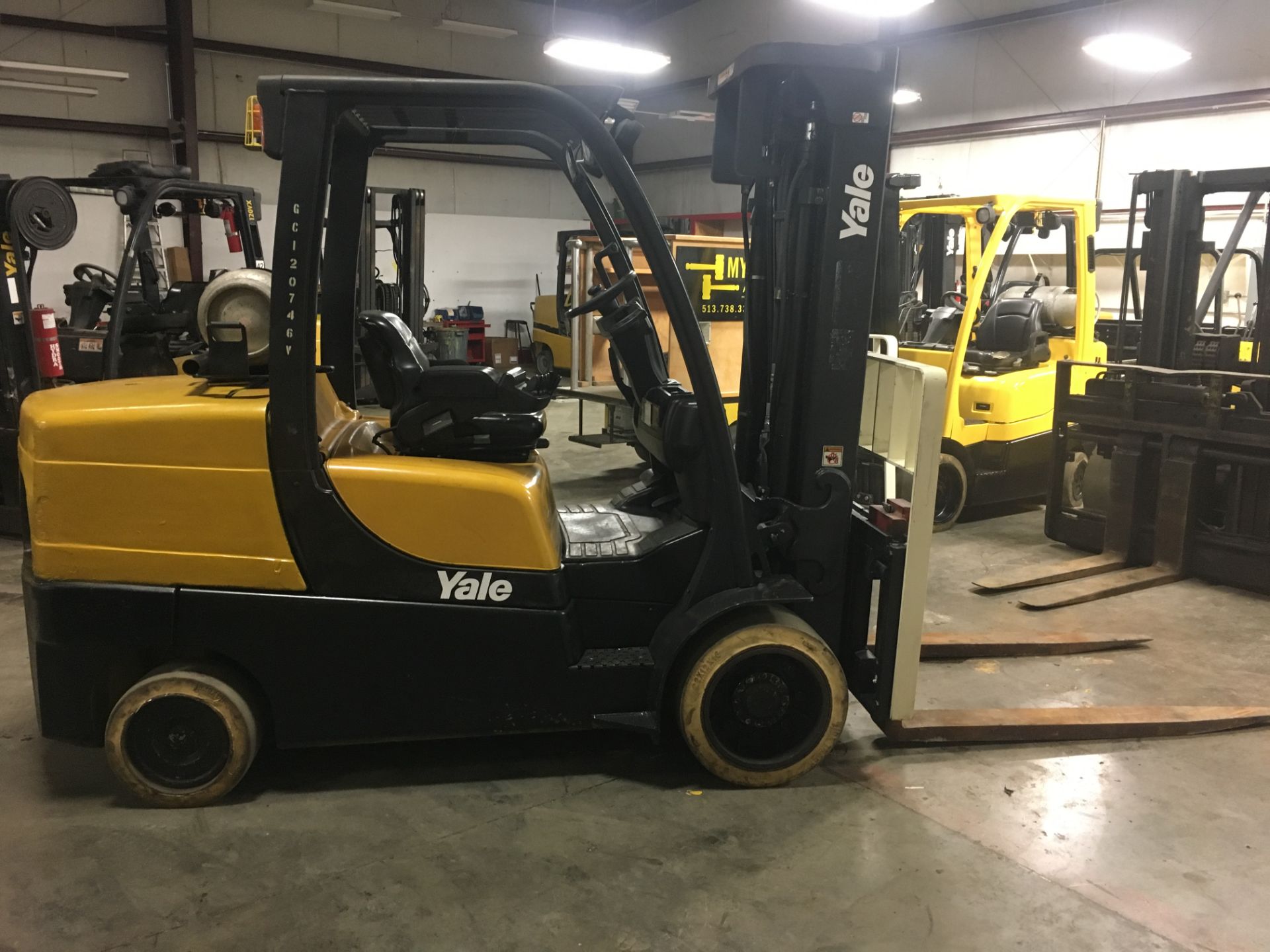 2006 YALE 12,000-LB. CAPACITY FORKLIFT, MODEL: GLC120VX, LPG, SOLID TIRES, 3-STAGE MAST, 9,483 HOURS - Image 3 of 6