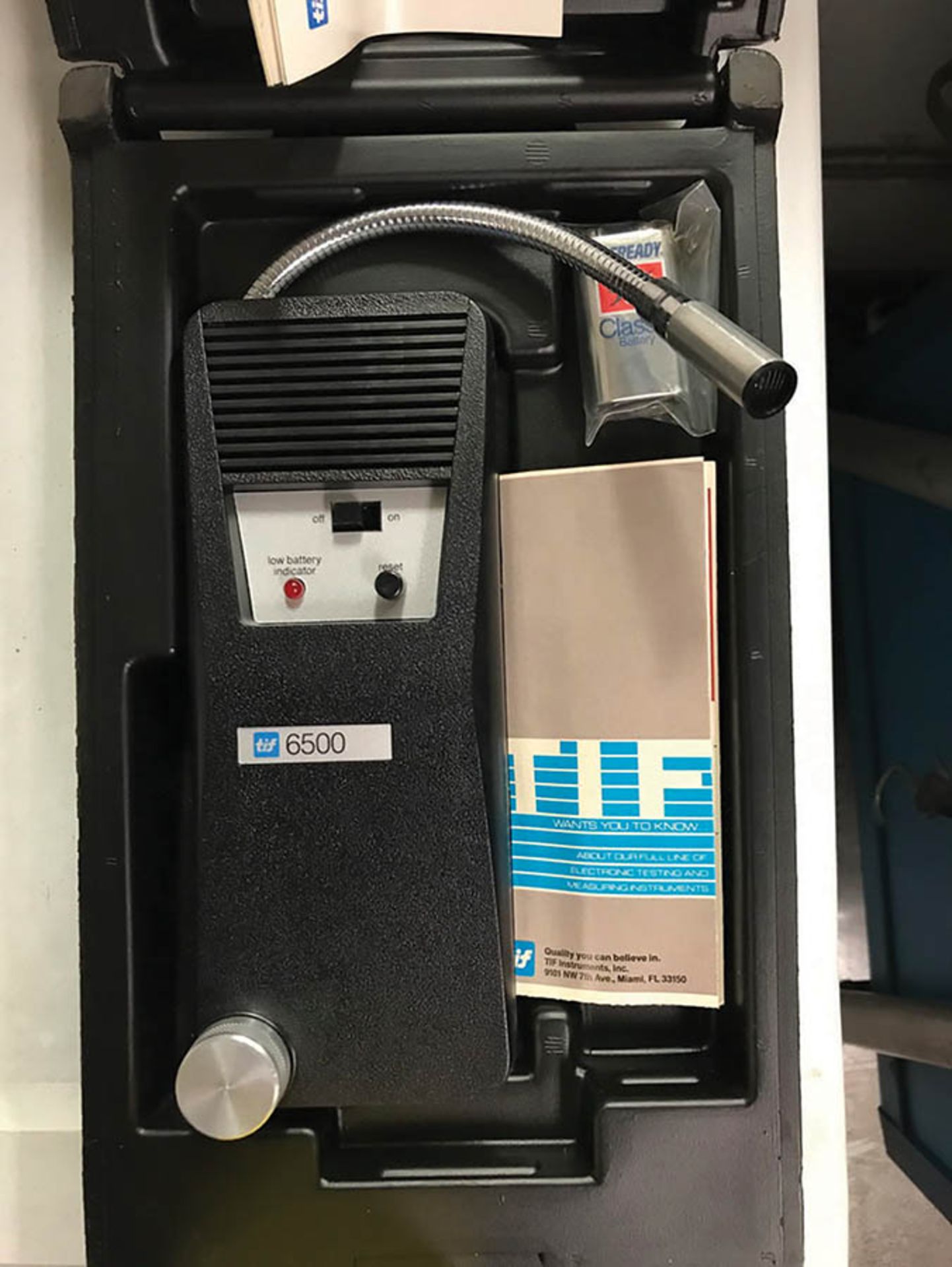 TIF VACUUM LEAK DETECTOR, MODEL 6500 - Image 2 of 2