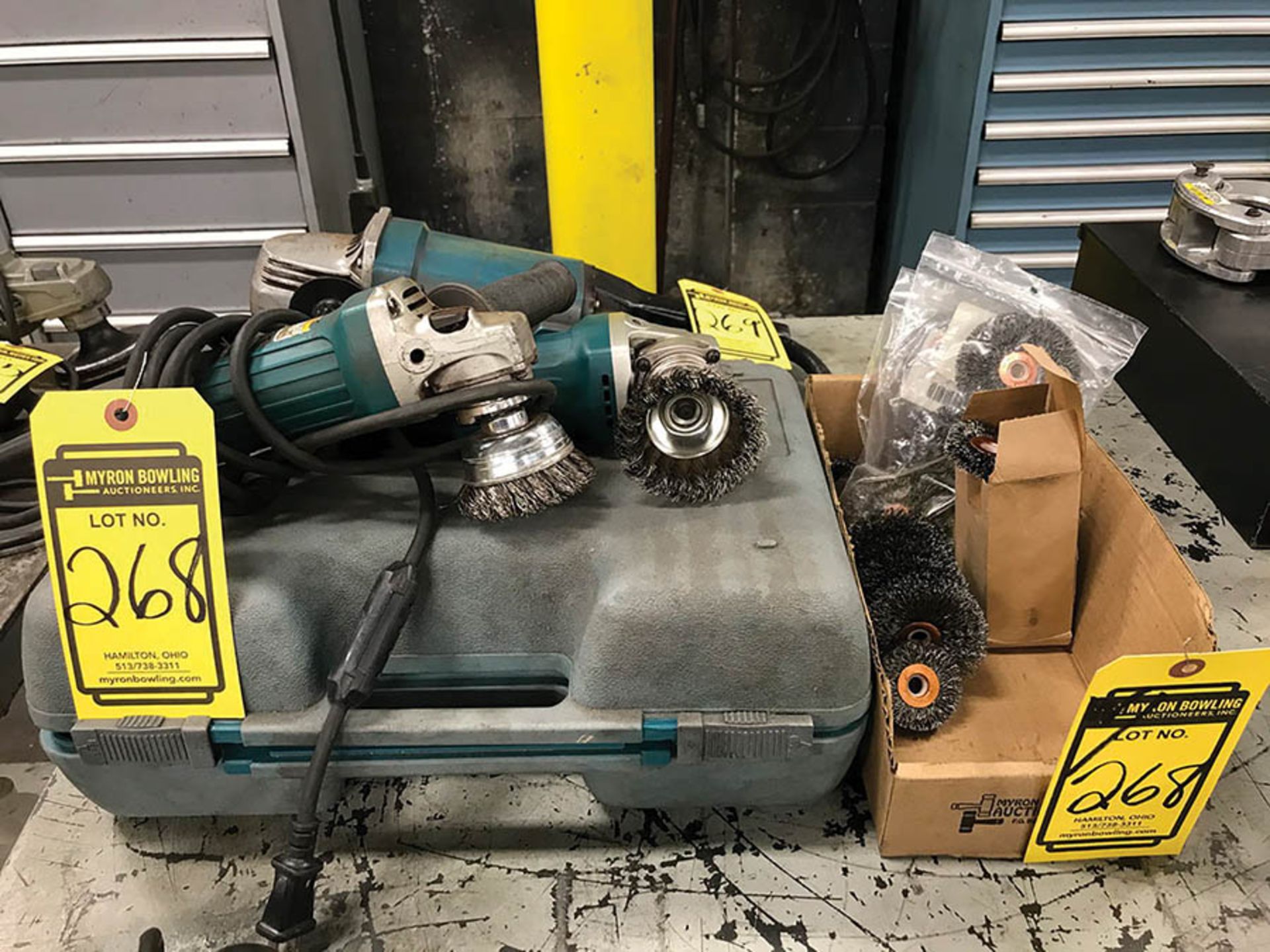 MAKITA 4-1/2'' ELECTRIC ANGLE GRINDERS, MODEL GA4030, 115V