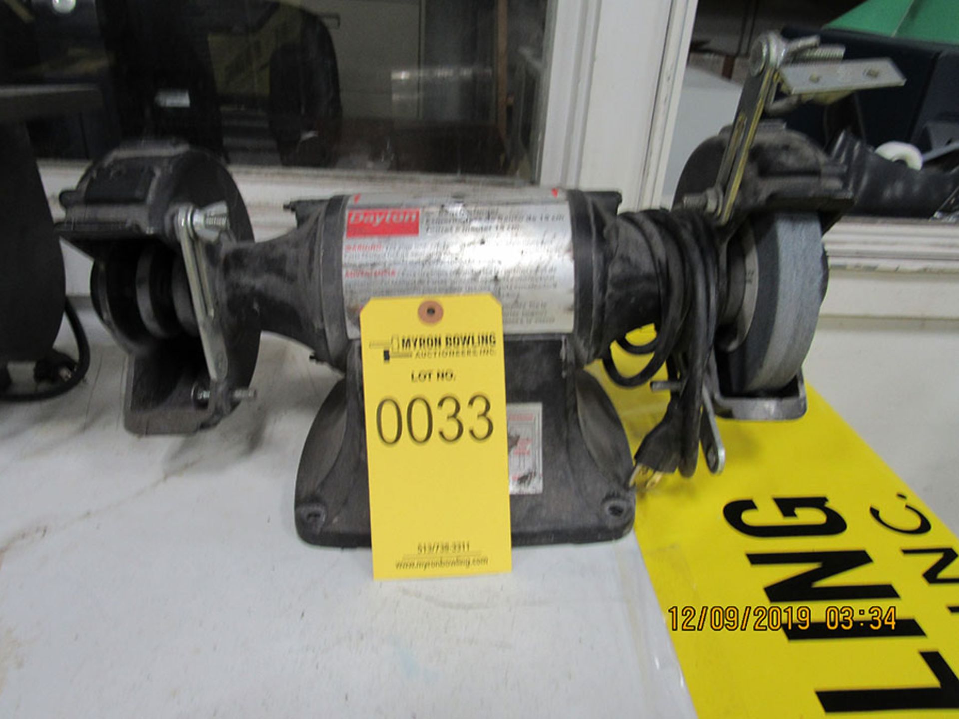 DAYTON 6'' DOUBLE END BENCH GRINDER; MODEL 4Z123G, 120V