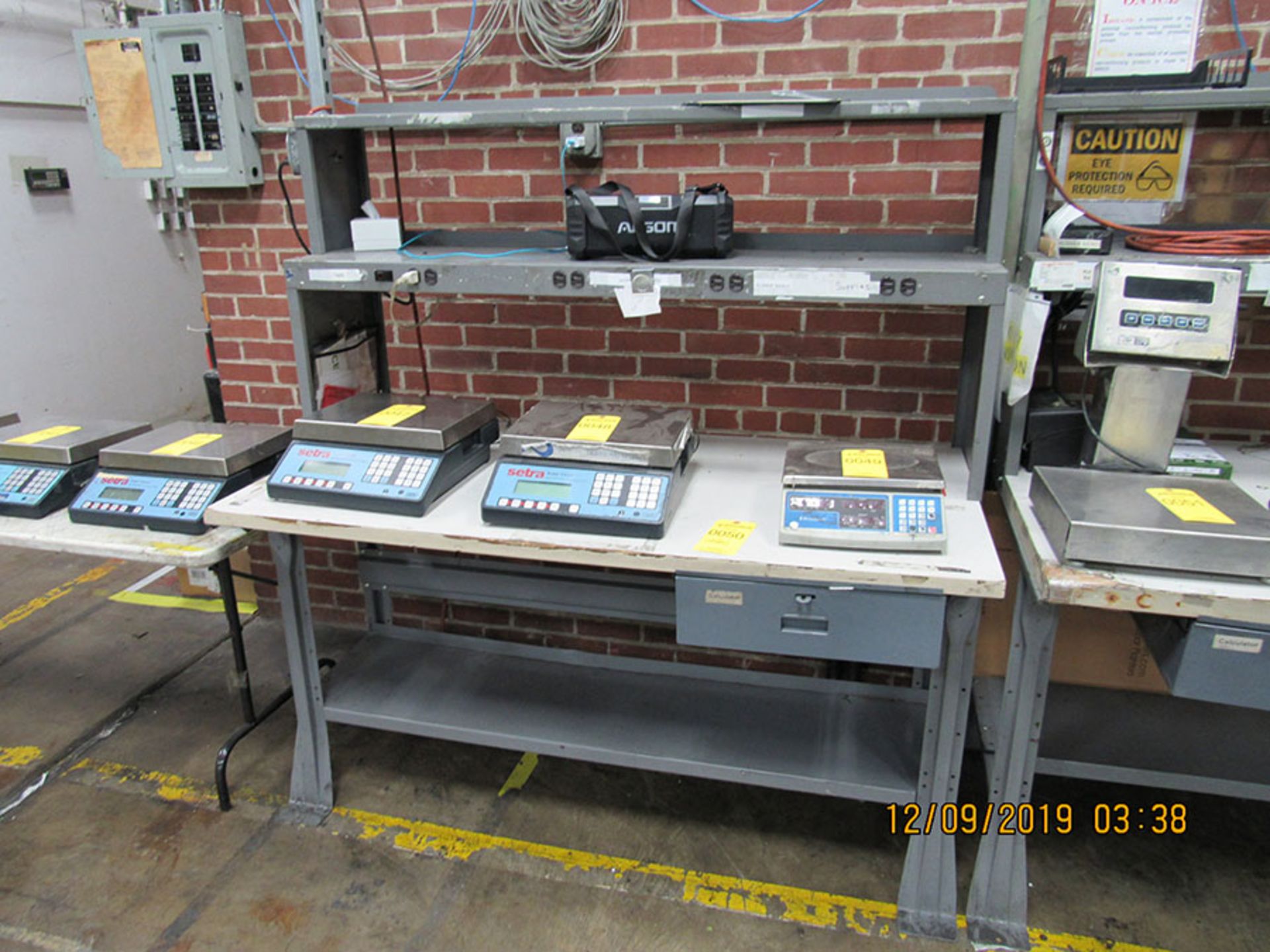 LAB WORK BENCH WITH POWER OUTLETS