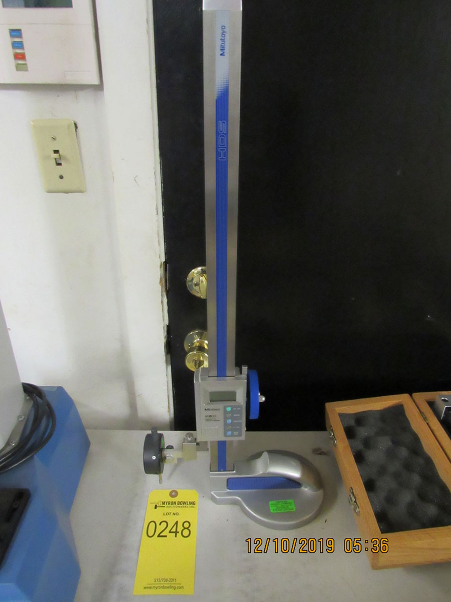 MITUTOYO DIGIMATIC HEIGHT GAGE; ABSOLUTE, MODEL HDS-H18C, S/N 03005482