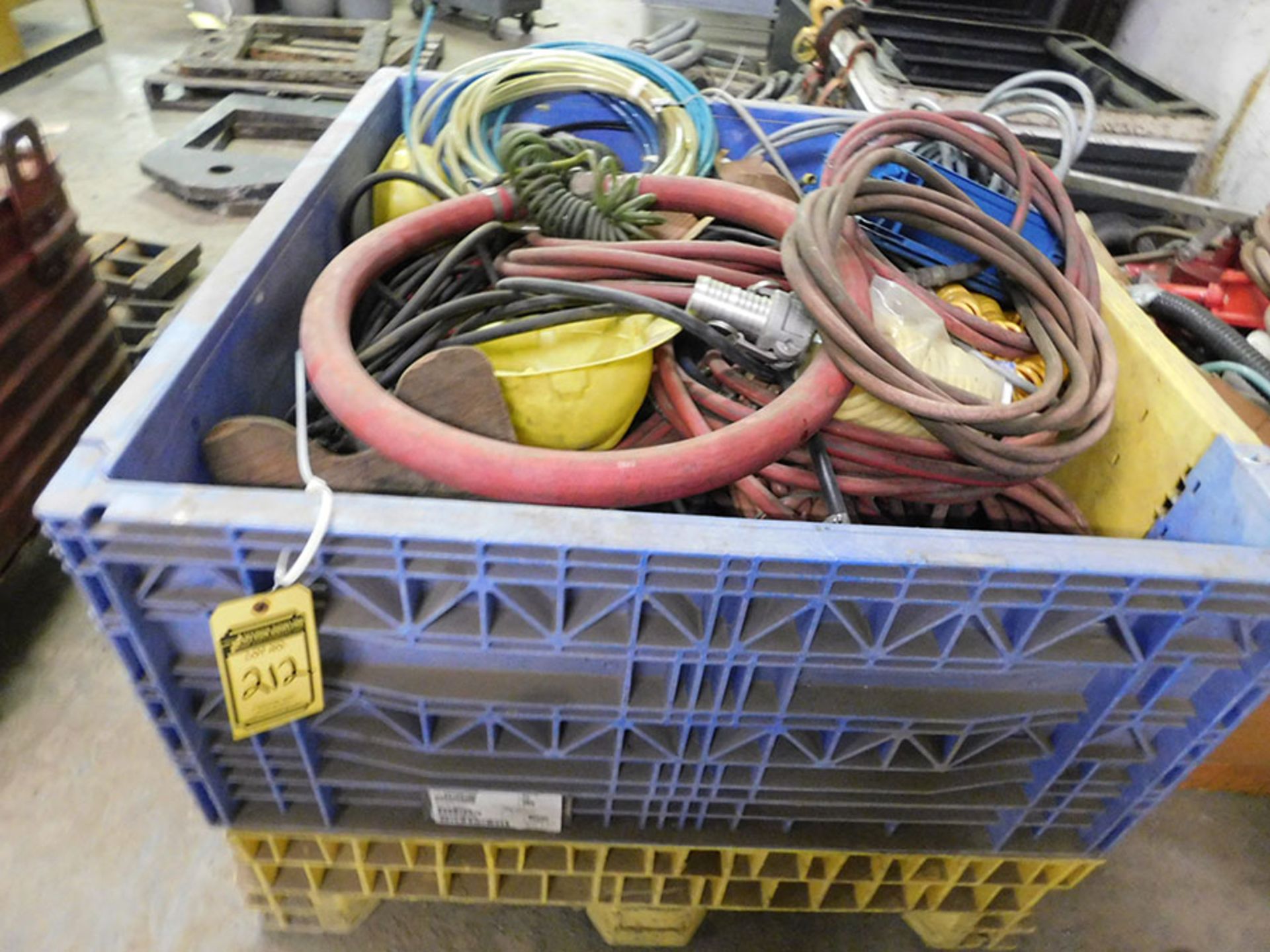 CRATE OF ASSORTED AIR HOSE