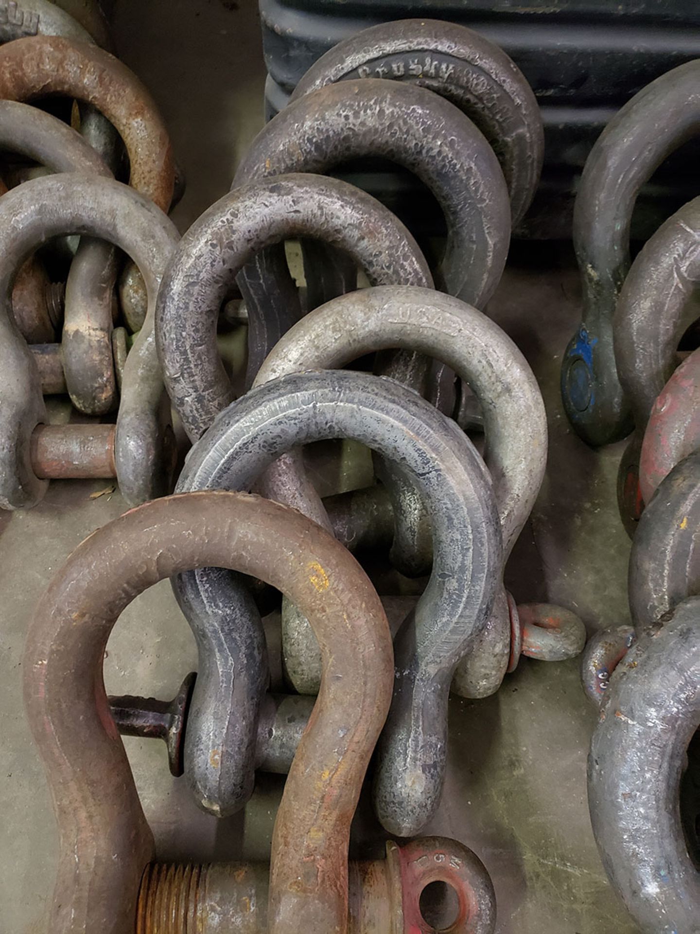 LOT OF (6) 35-TON SHACKLES