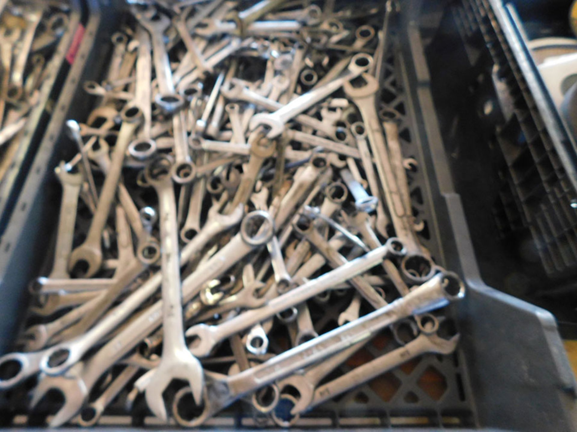 LOT OF ASSORTED WRENCHES