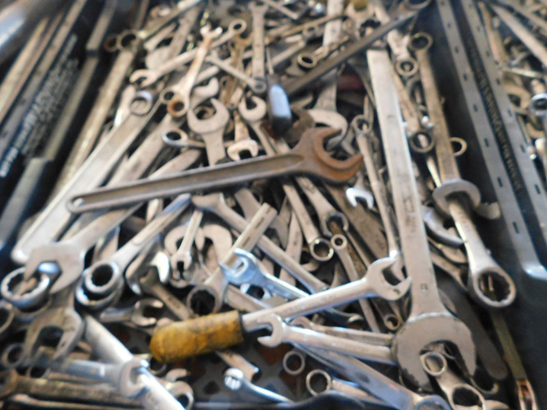 LOT OF ASSORTED WRENCHES