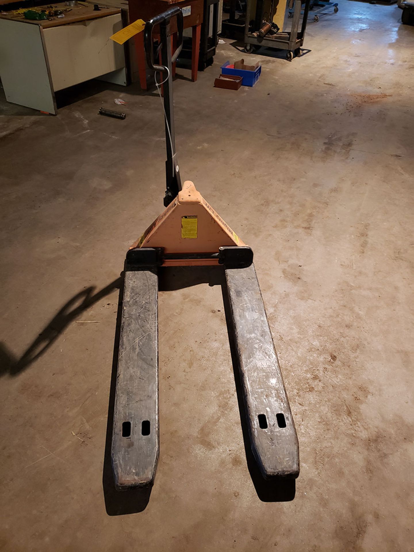 MIGHTY LIFT PALLET JACK