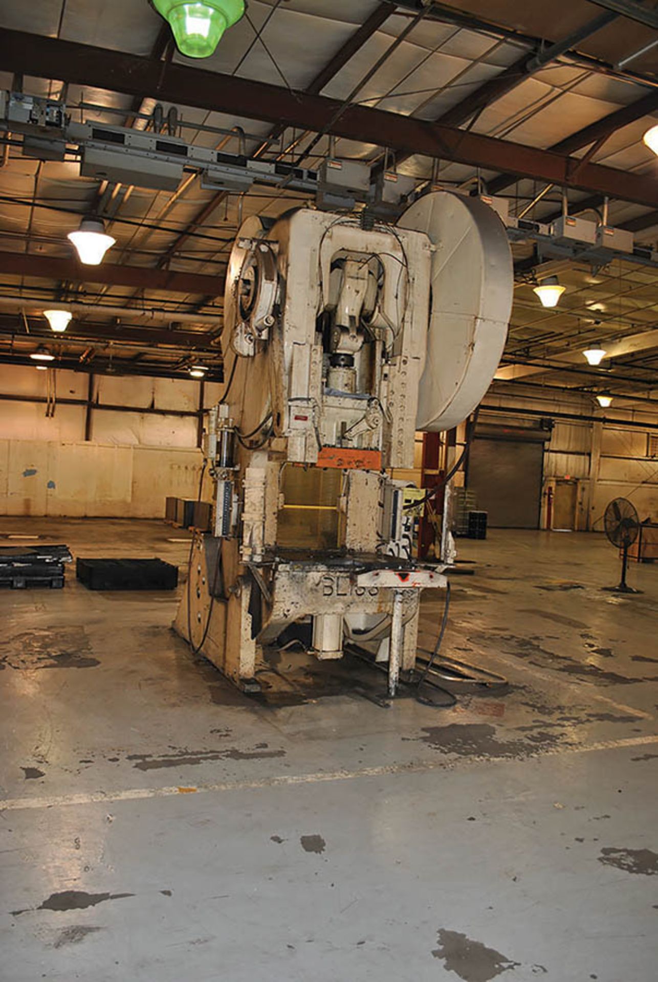 BLISS 150-TON STAMPING / PUNCH PRESS, MODEL 40772, S/N H52681, 30" X 46.5" BED, 12" STROKE, 19" - Image 3 of 6