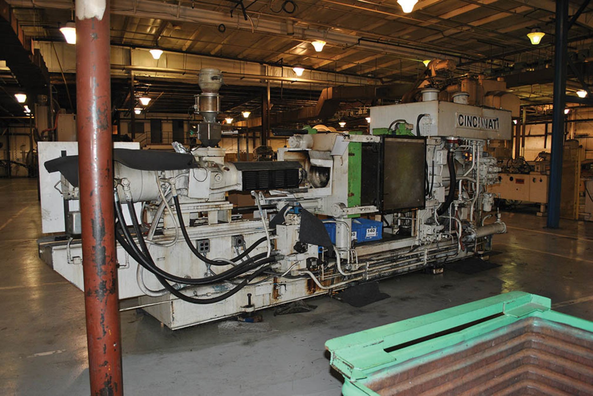 1973 CINCINNATI 250-TON PLASTIC INJECTION MOLDING MACHINE, S/N 4082A01/73-6, 20 OZ. SHOT, 36" X - Image 4 of 7