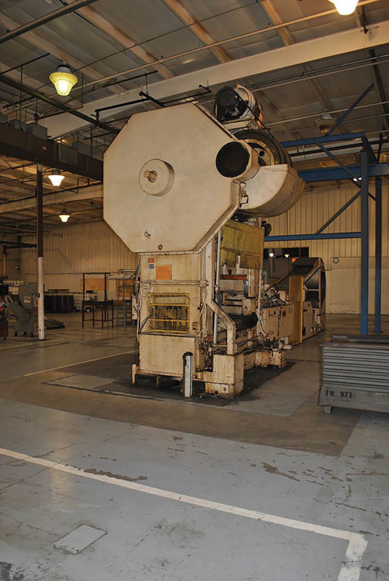 BLISS 400-TON STAMPING / PUNCH PRESS, MODEL HP2-400, 72" X 42" BED, 10" STROKE, 21" SH W/DALLAS 10, - Image 7 of 9