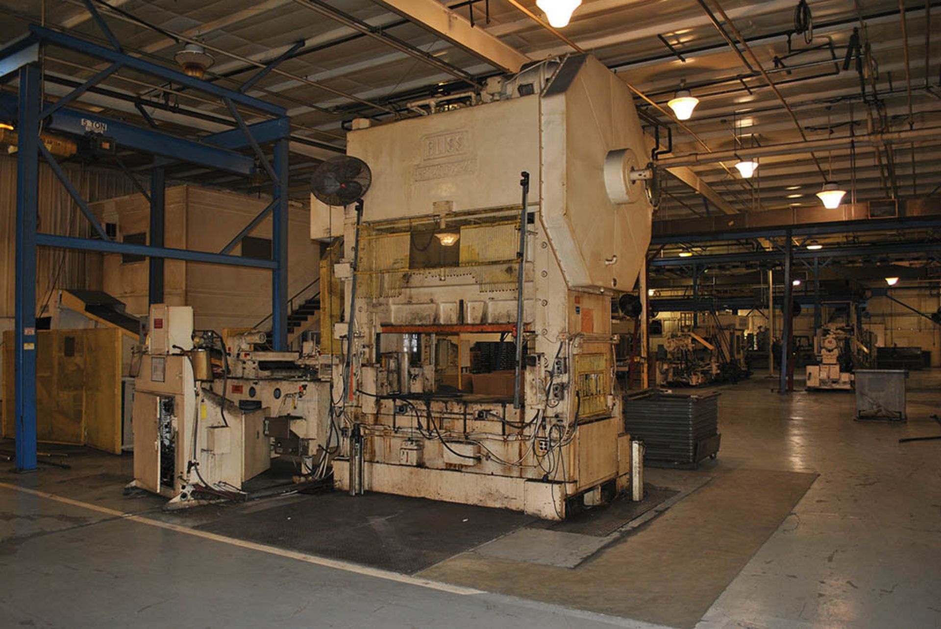 BLISS 400-TON STAMPING / PUNCH PRESS, MODEL HP2-400, 72" X 42" BED, 10" STROKE, 21" SH W/DALLAS 10, - Image 2 of 9