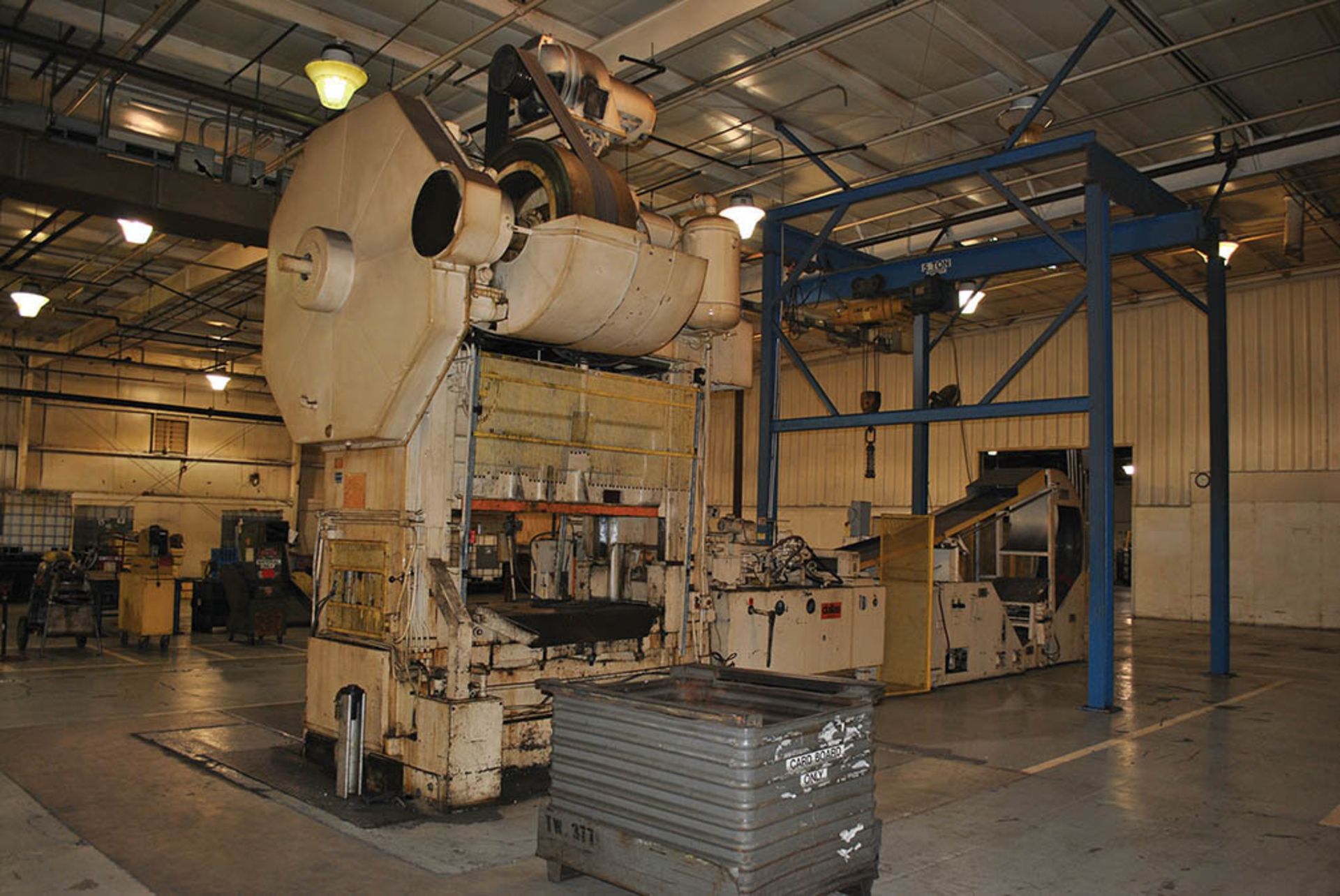 BLISS 400-TON STAMPING / PUNCH PRESS, MODEL HP2-400, 72" X 42" BED, 10" STROKE, 21" SH W/DALLAS 10, - Image 3 of 9