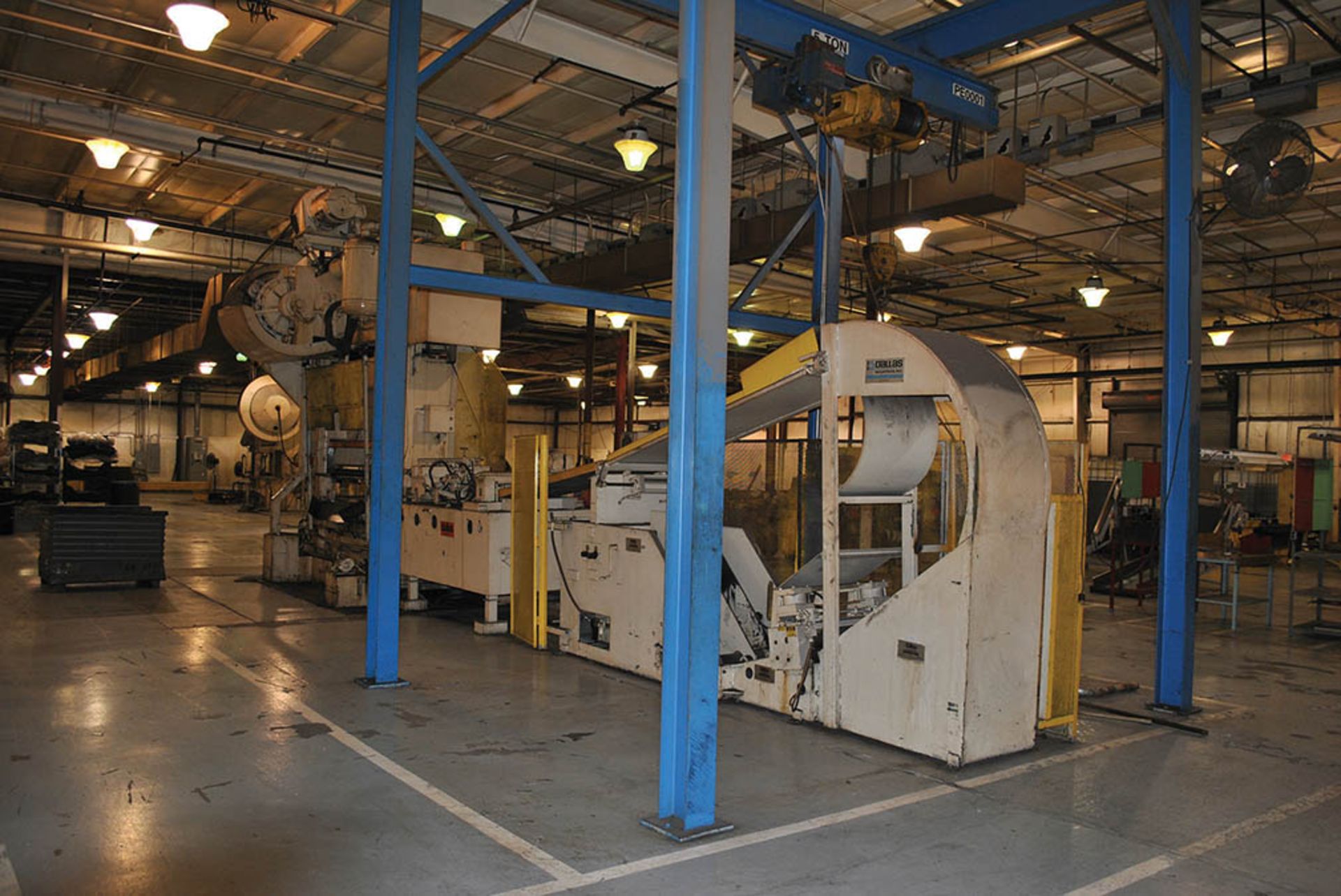 BLISS 400-TON STAMPING / PUNCH PRESS, MODEL HP2-400, 72" X 42" BED, 10" STROKE, 21" SH W/DALLAS 10, - Image 6 of 9