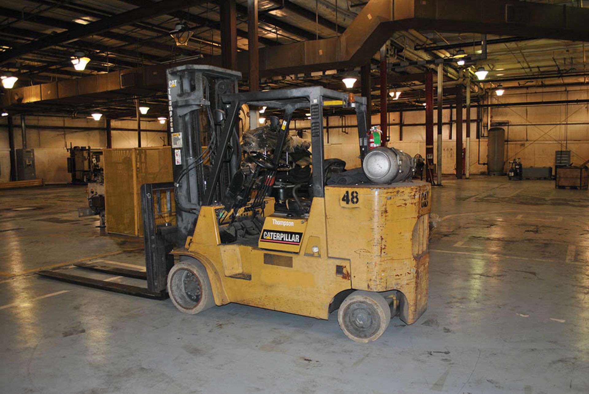 CATERPILLAR 12,000-LB FORKLIFT, MODEL GC55K-STR, LPG, SOLID TIRE, 3-STAGE MAST, 2,091 HRS, SIDESHIFT - Image 2 of 5