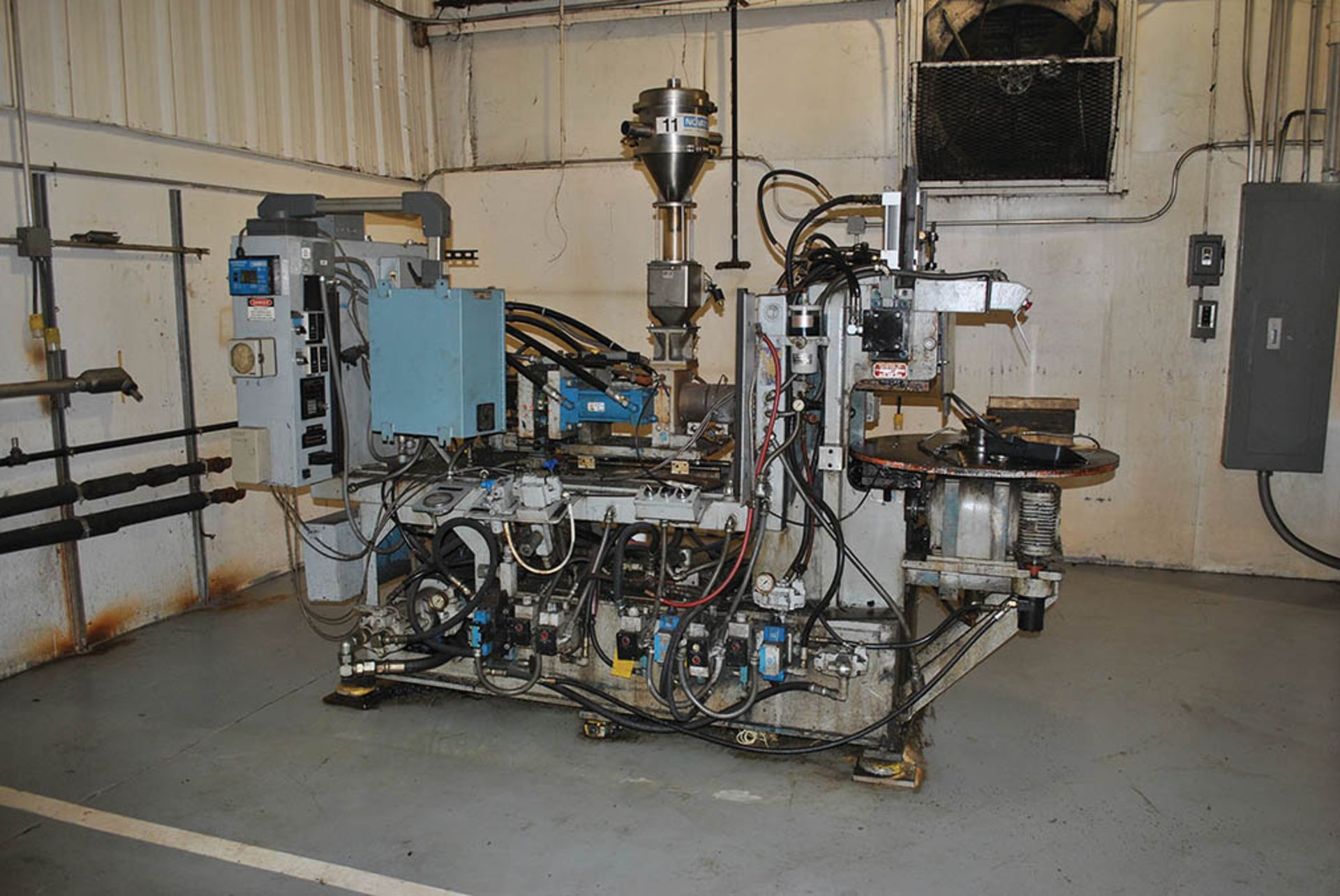 1989 TRUEBLOOD PLASTIC INJECTION MOLDING MACHINE, MODEL B-75-8, S/N 0389844, 32" DIA. TURN TABLE, - Image 2 of 6