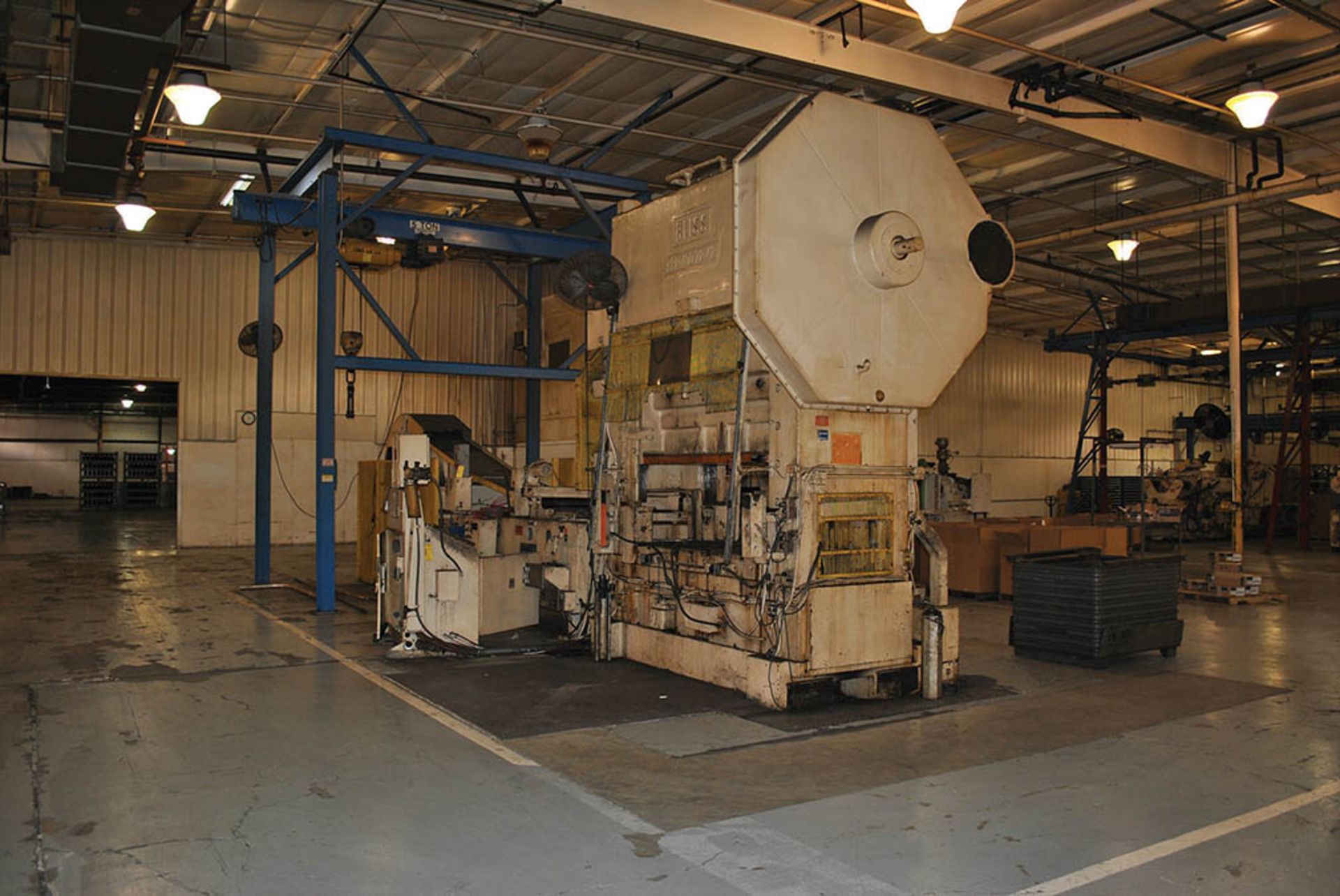 BLISS 400-TON STAMPING / PUNCH PRESS, MODEL HP2-400, 72" X 42" BED, 10" STROKE, 21" SH W/DALLAS 10, - Image 9 of 9