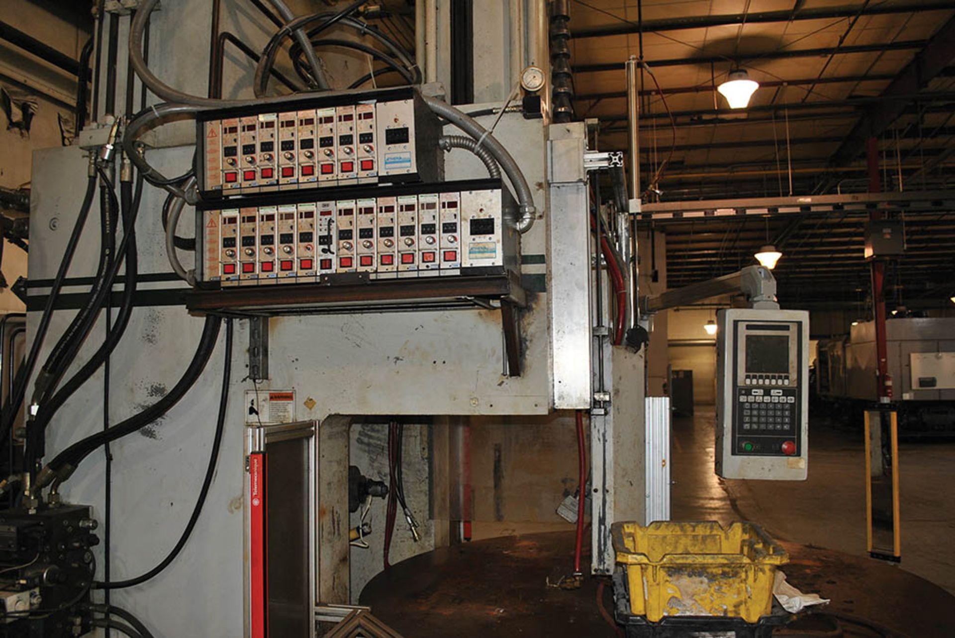 1989 AUTOJECTORS PLASTIC INJECTION MOLDING MACHINE, MODEL HCR-280, S/N AJ002854-0920, 70" DIA. - Image 4 of 6