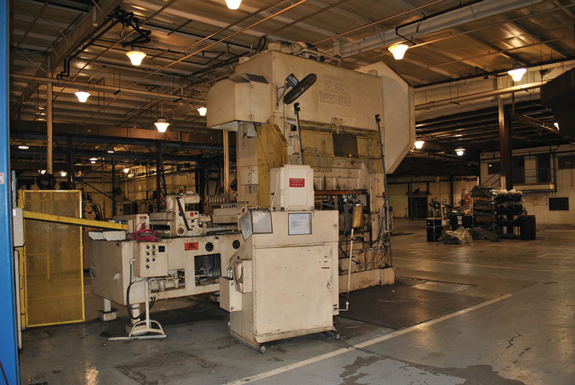 BLISS 400-TON STAMPING / PUNCH PRESS, MODEL HP2-400, 72" X 42" BED, 10" STROKE, 21" SH W/DALLAS 10, - Image 5 of 9