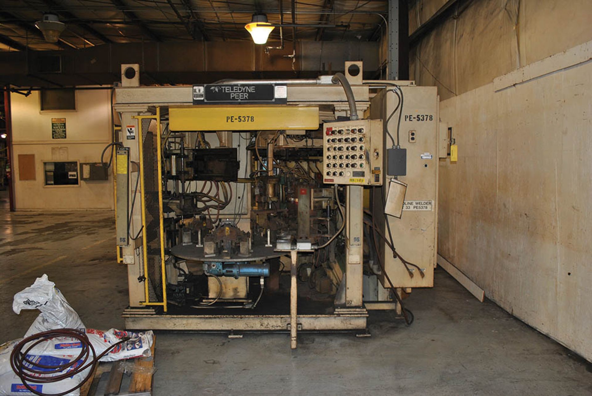 TELEDYNE PEER SPECIAL LARGE RESISTANCE WELDER, S/N 9000006, 36" DIA. TURNTABLE, 4' X 6' PLATEN, ( - Image 2 of 7