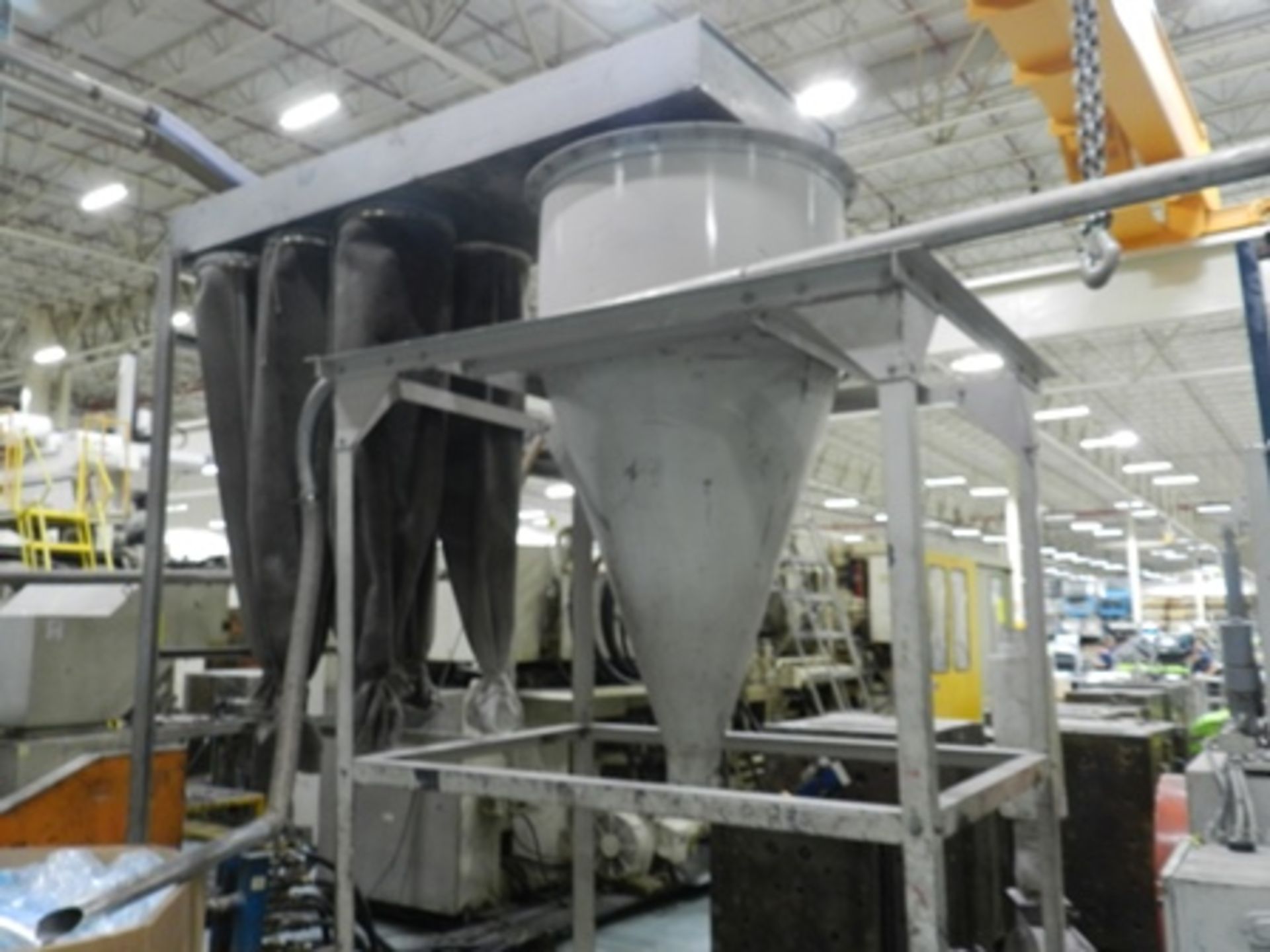 GRANUTEC 6 FILTER CYCLONE DUST COLLECTOR WITH 5 HORSEPOWER ENGINE. - Image 7 of 7