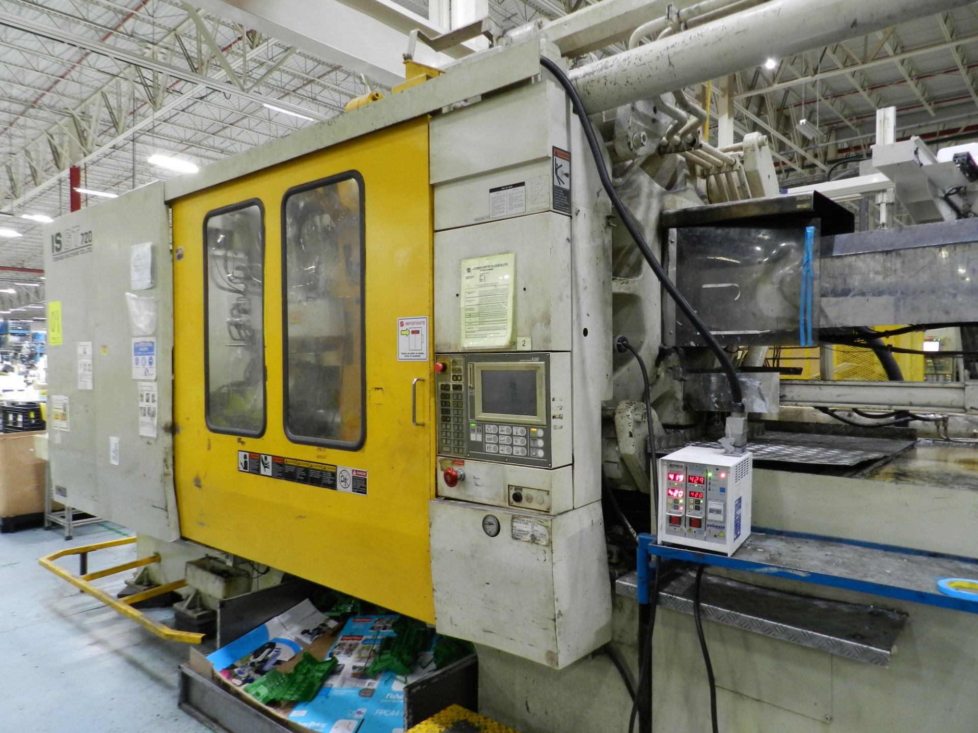 720 TON TOSHIBA ISGT720V10-59 SERIE 043004 FOR PLASTIC INJECTION, YEAR 2000. MAX PPSI 22300, CONAIR - Image 3 of 19