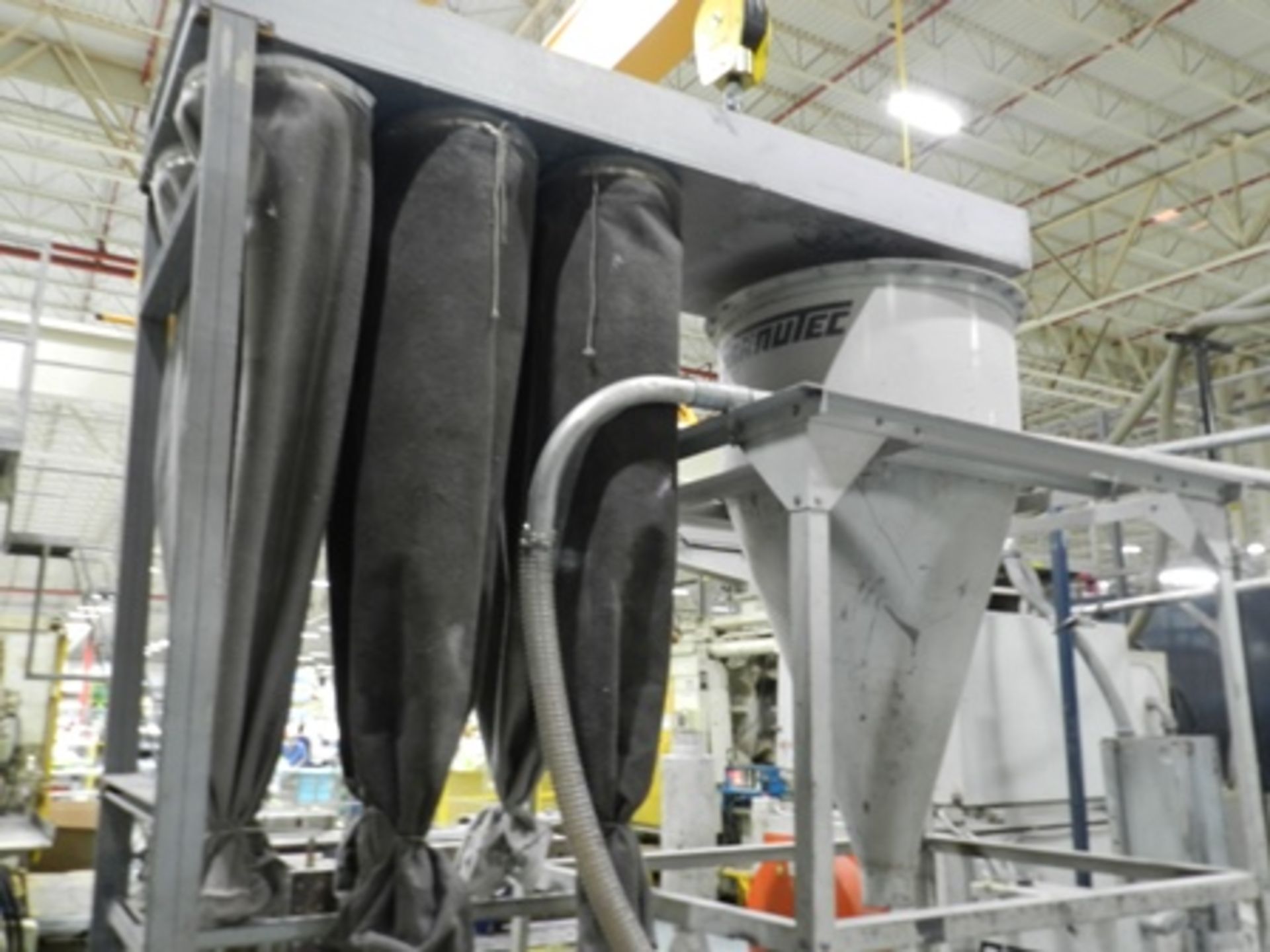 GRANUTEC 6 FILTER CYCLONE DUST COLLECTOR WITH 5 HORSEPOWER ENGINE. - Image 5 of 7