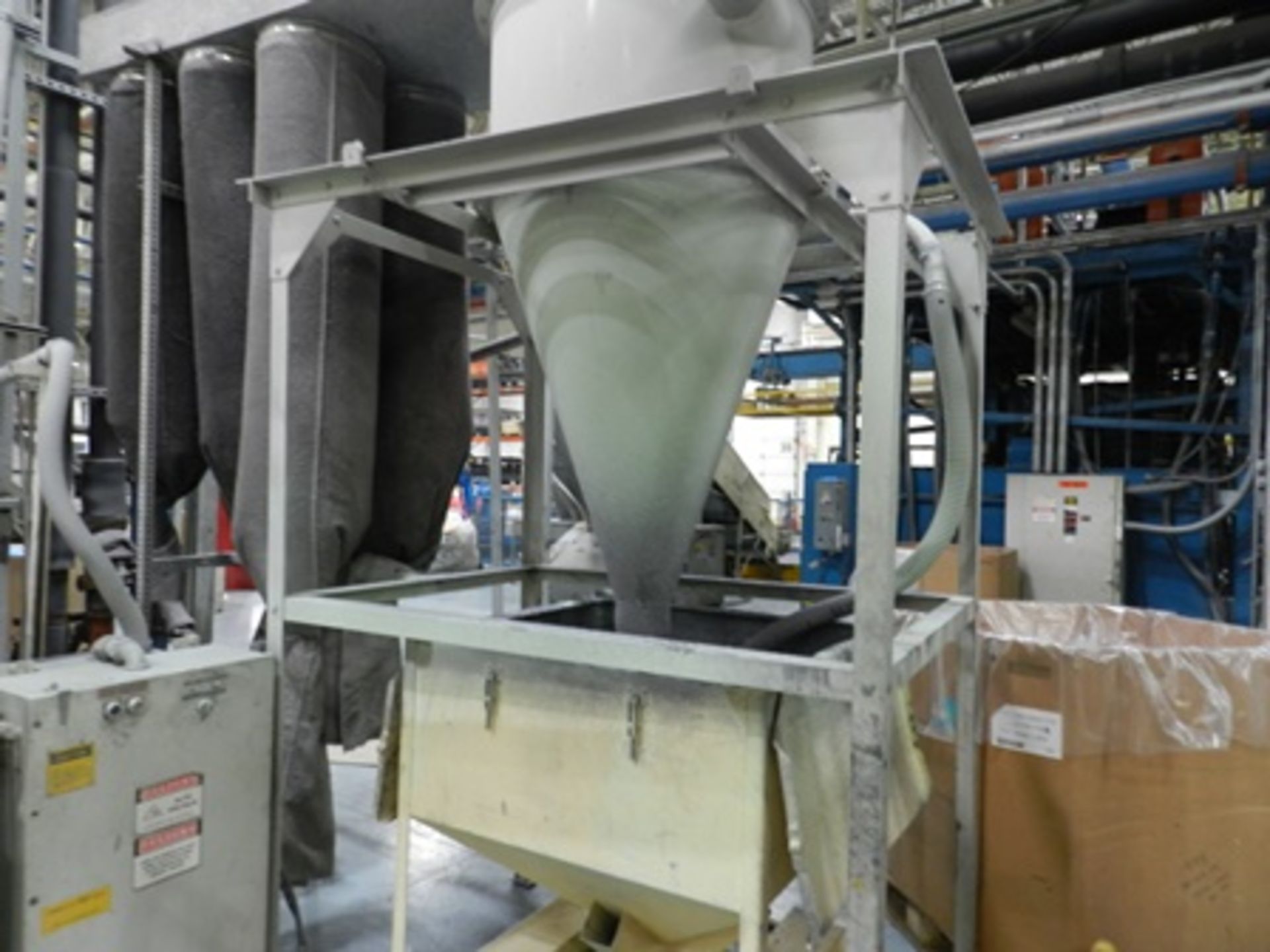 GRANUTEC 6 FILTER CYCLONE DUST COLLECTOR WITH 5 HORSEPOWER ENGINE. - Image 5 of 7
