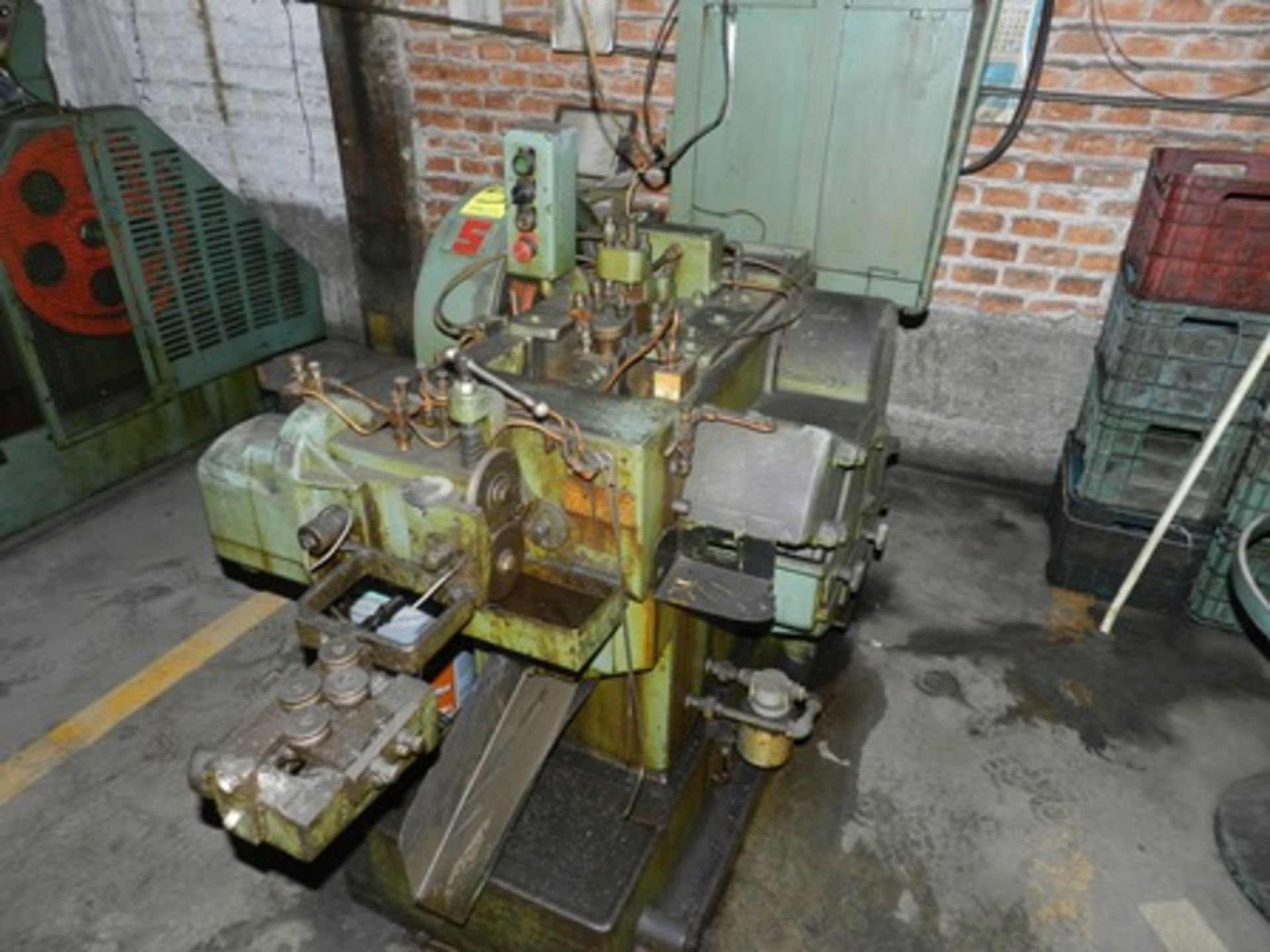 Máquina forjadora de tornillos marca Waterbury Farrel modelo hi-pro 3/16" serie 167651-536 - Image 4 of 10