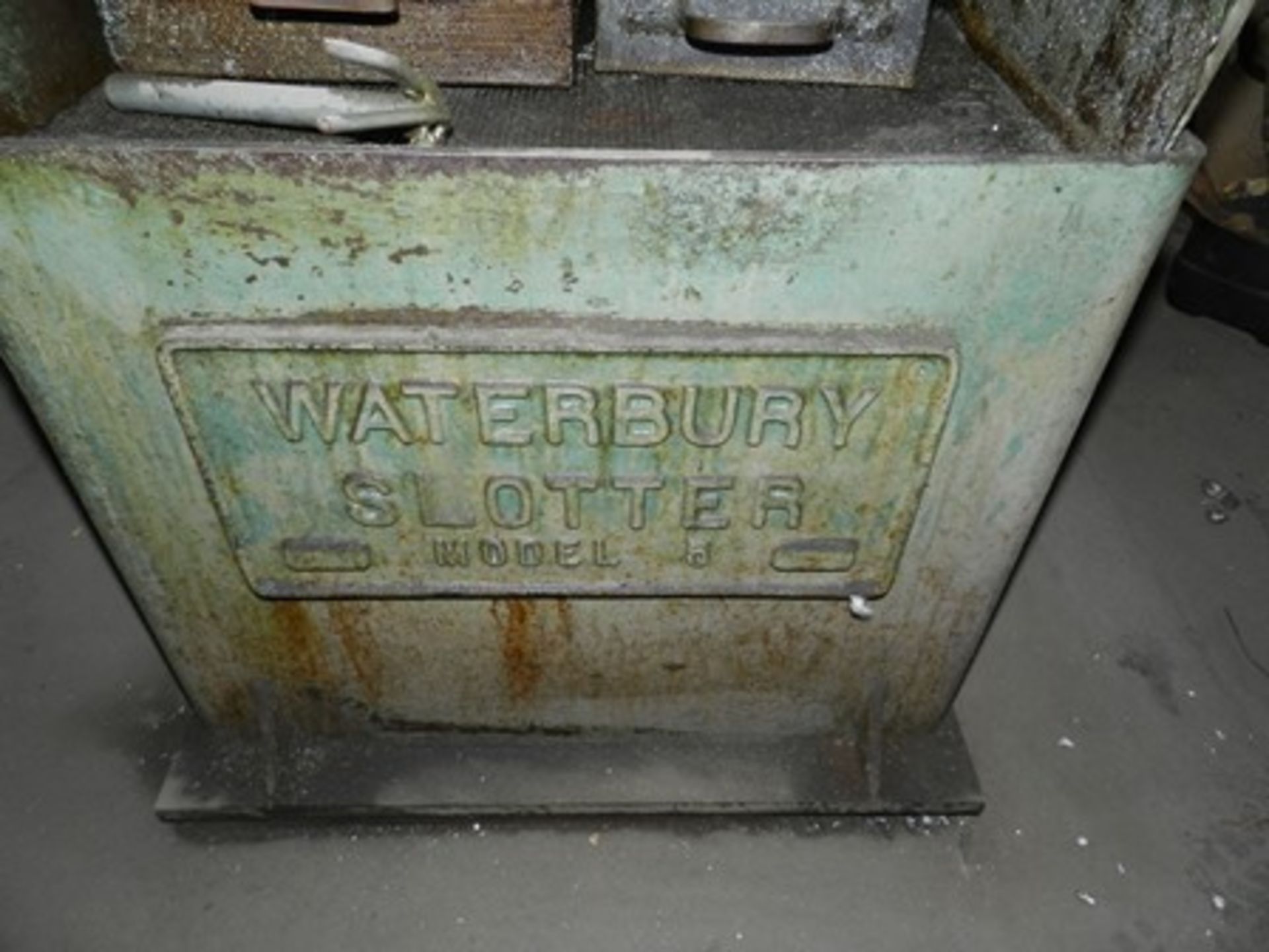 Máquina ranuradora de tornillos marca Waterbury Farrel no. 5 serie 221305-254 - Image 16 of 16