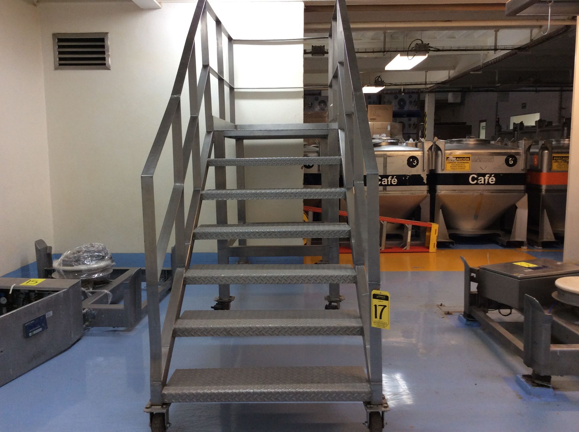 Mobile Stainless Steel Access Steps. Escalera de acero inoxidable de 6 escalones de 3 - Image 4 of 5