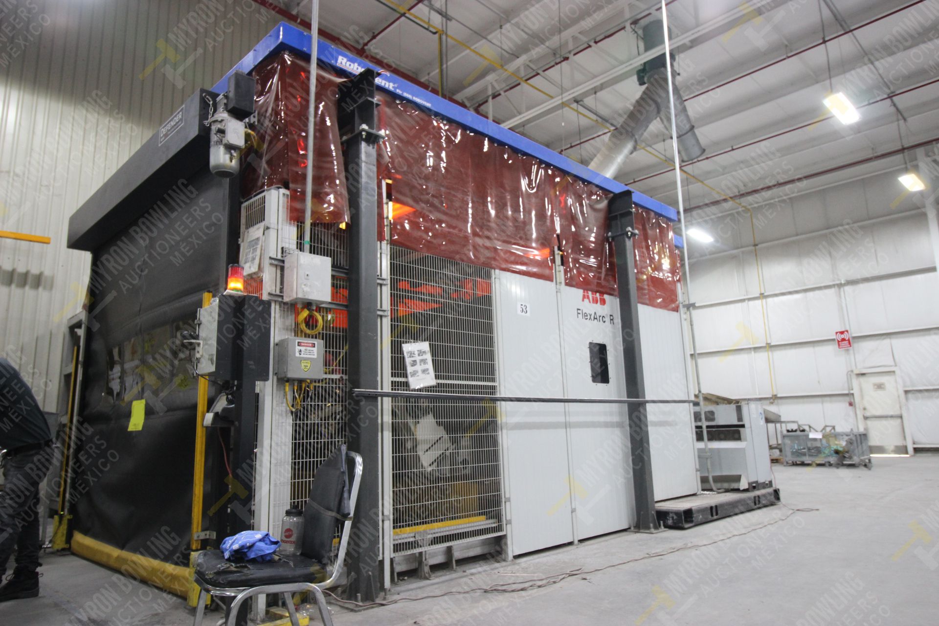 Robotic welding cell with 360 degrees clamping device, 5 axis ABB Robot and Fronius MIG welder. - Image 17 of 21