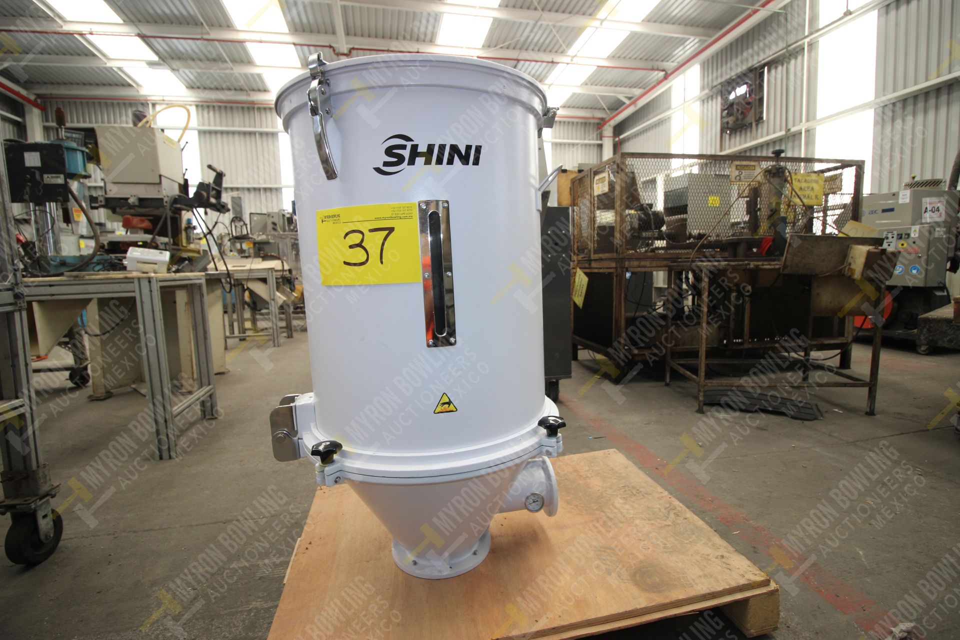 Shini Plastics Technologies 100kg hopper dryer mod. SHD-100SL-CE, with no control cabinet and blower - Image 2 of 12