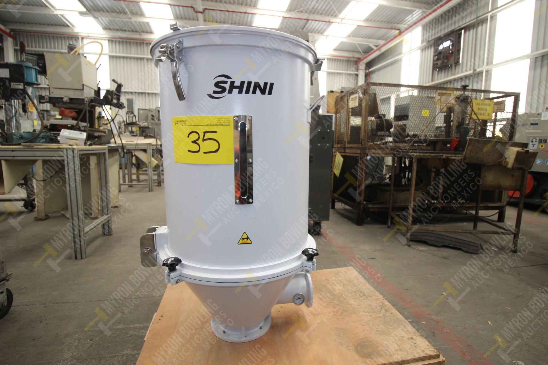 Shini Plastics Technologies 100kg hopper dryer mod. SHD-100SL-CE, with no control cabinet and blower - Image 2 of 13