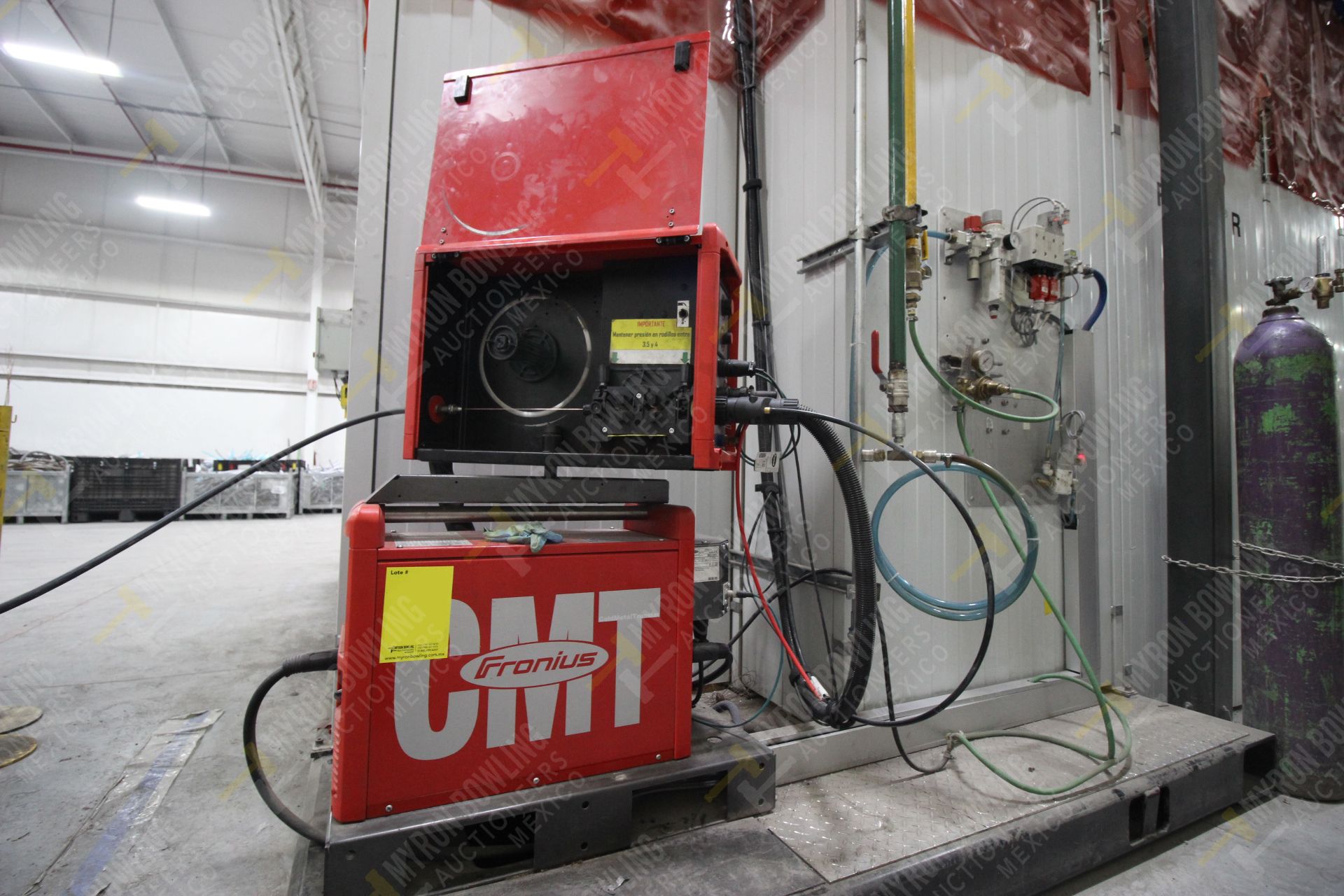 Robotic welding cell with 360 degrees clamping device, 5 axis ABB Robot and Fronius MIG welder. - Image 8 of 21